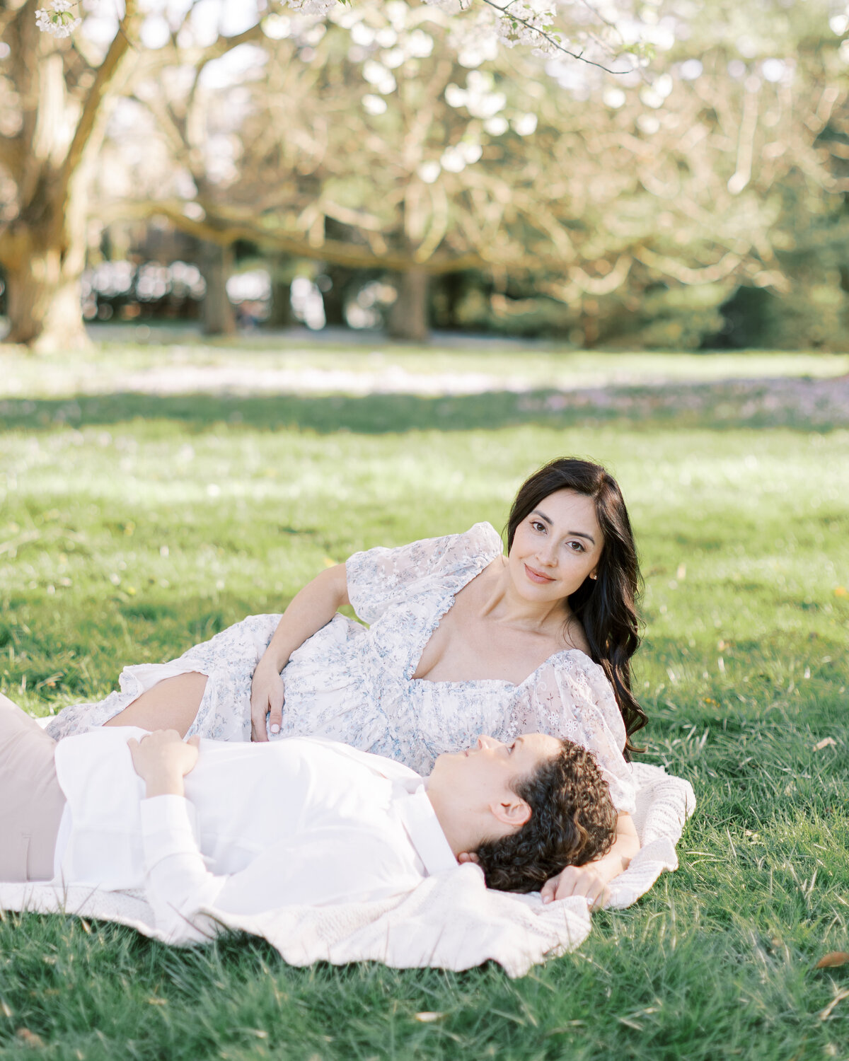 Philadelphia maternity photography session in a park - 11