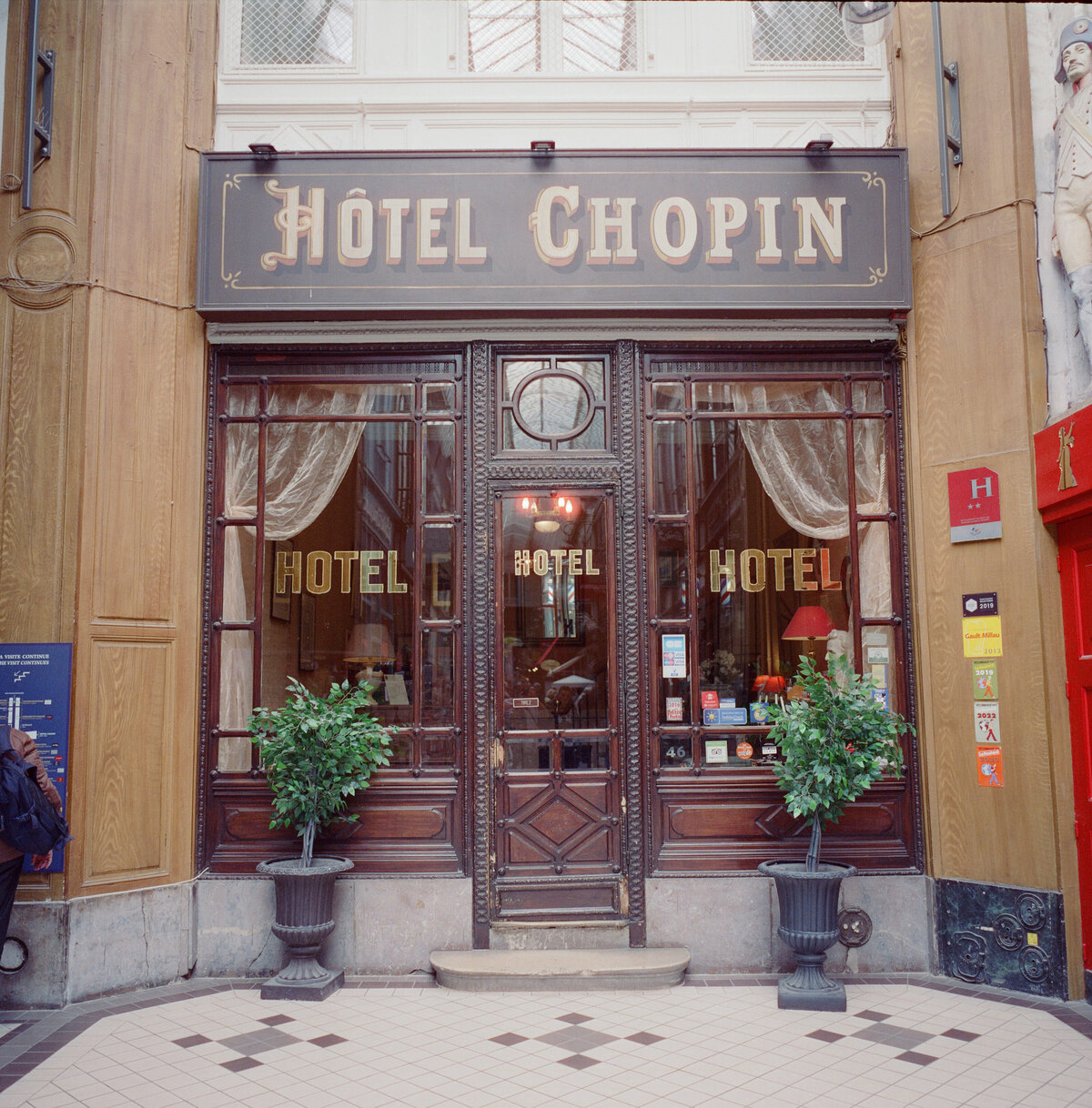 Paris-Elopement-35mm-Film-Briars-Atlas-4572