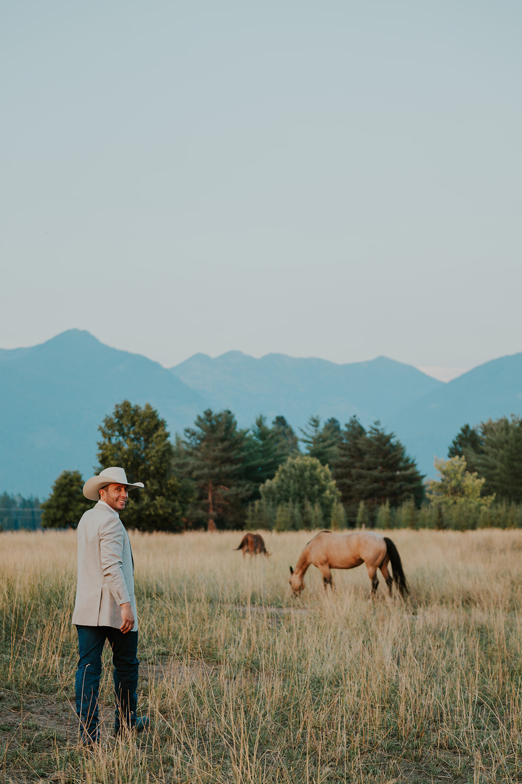 presley-gray-luxury-western-montana-wedding-8923