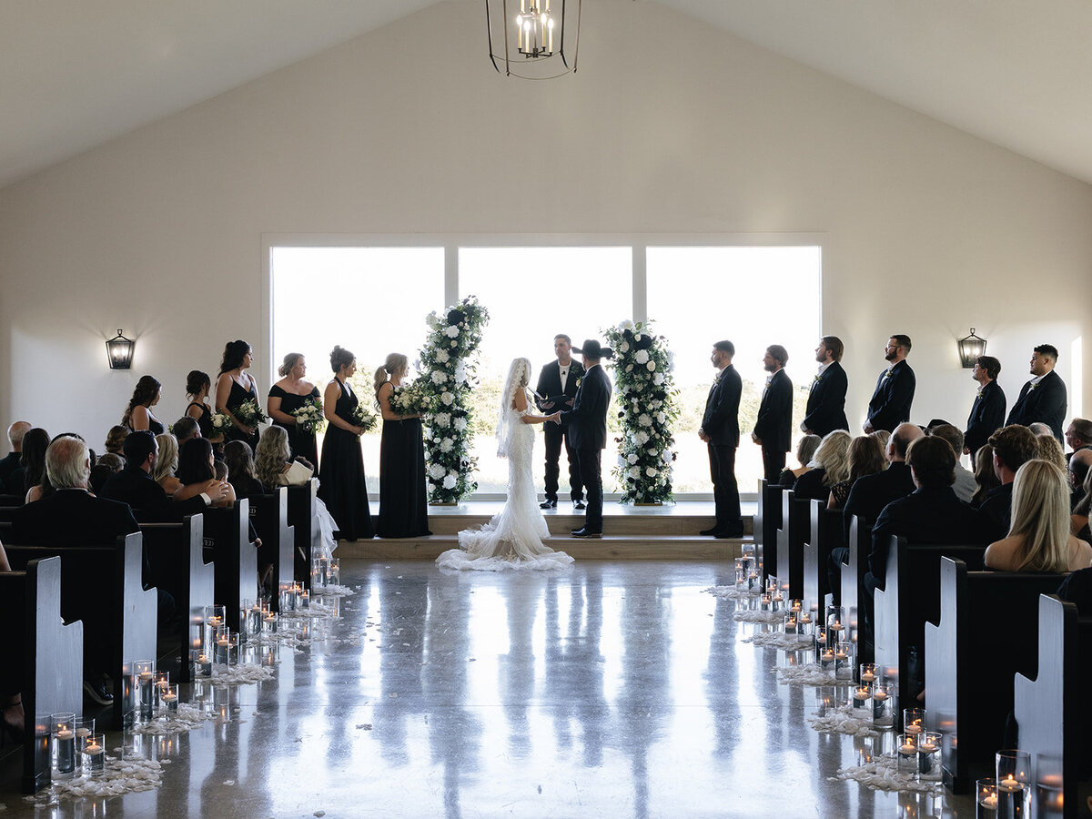 2025-10-11_DykesWeddingPreviews_MollyMurphyPhotography-58