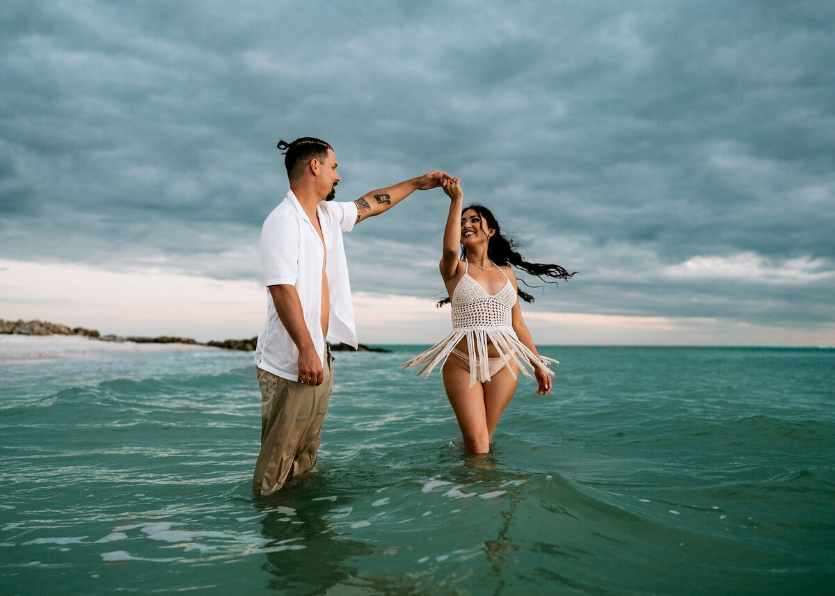 Marco-Island-Photographer-Couple-Photoshoot-Chasing-Creative