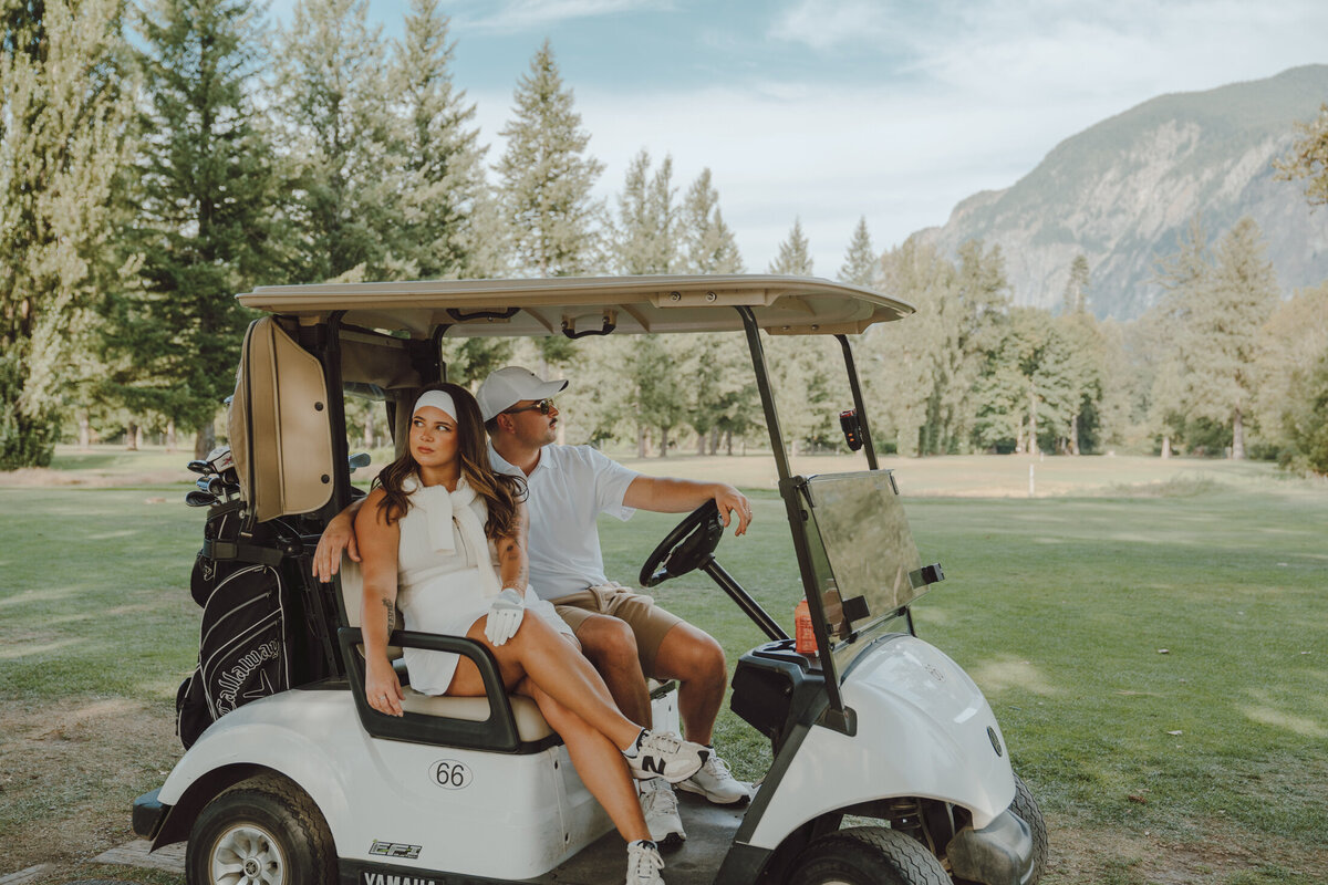 Mount-Si-Golf-Course-Couples-Photos-33