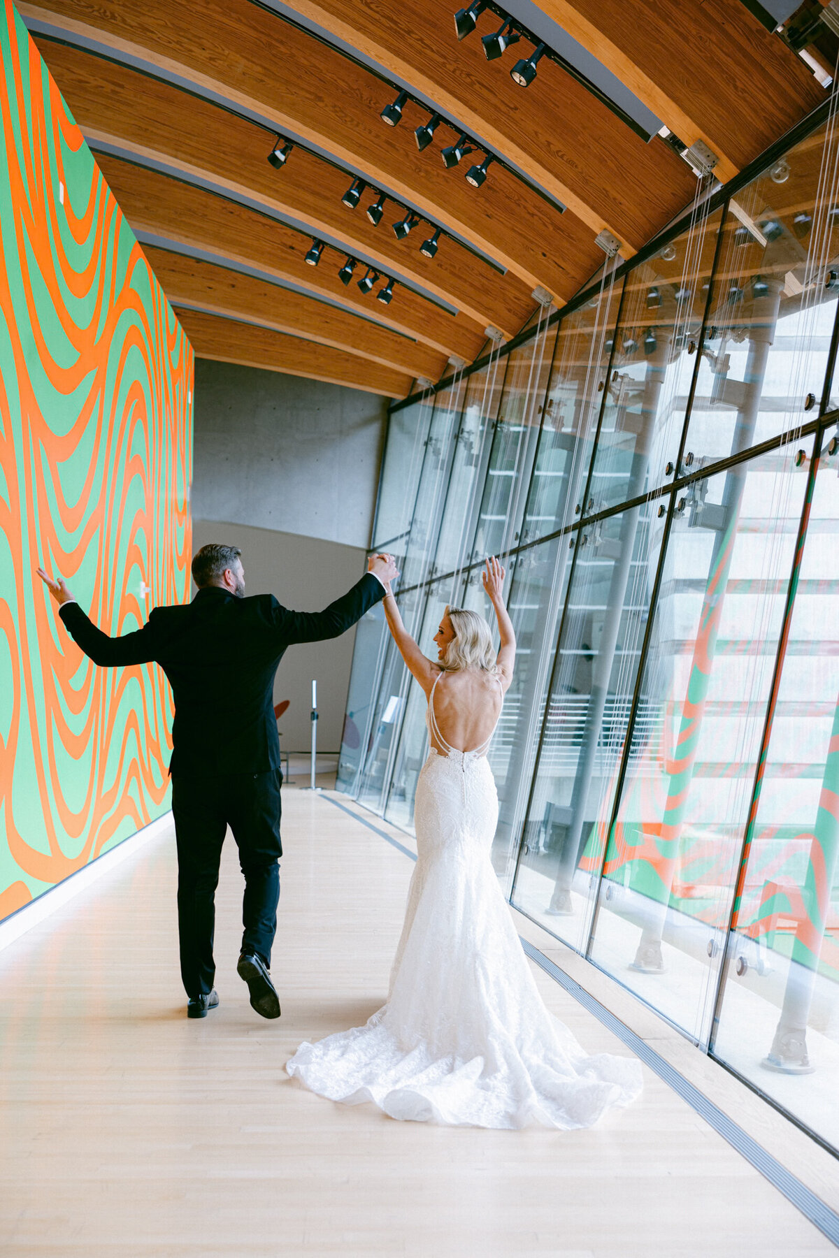 A wedding day photo  of the bride and groom posing for a portrait in Crystal Bridges Museum of American Art in Arkansas