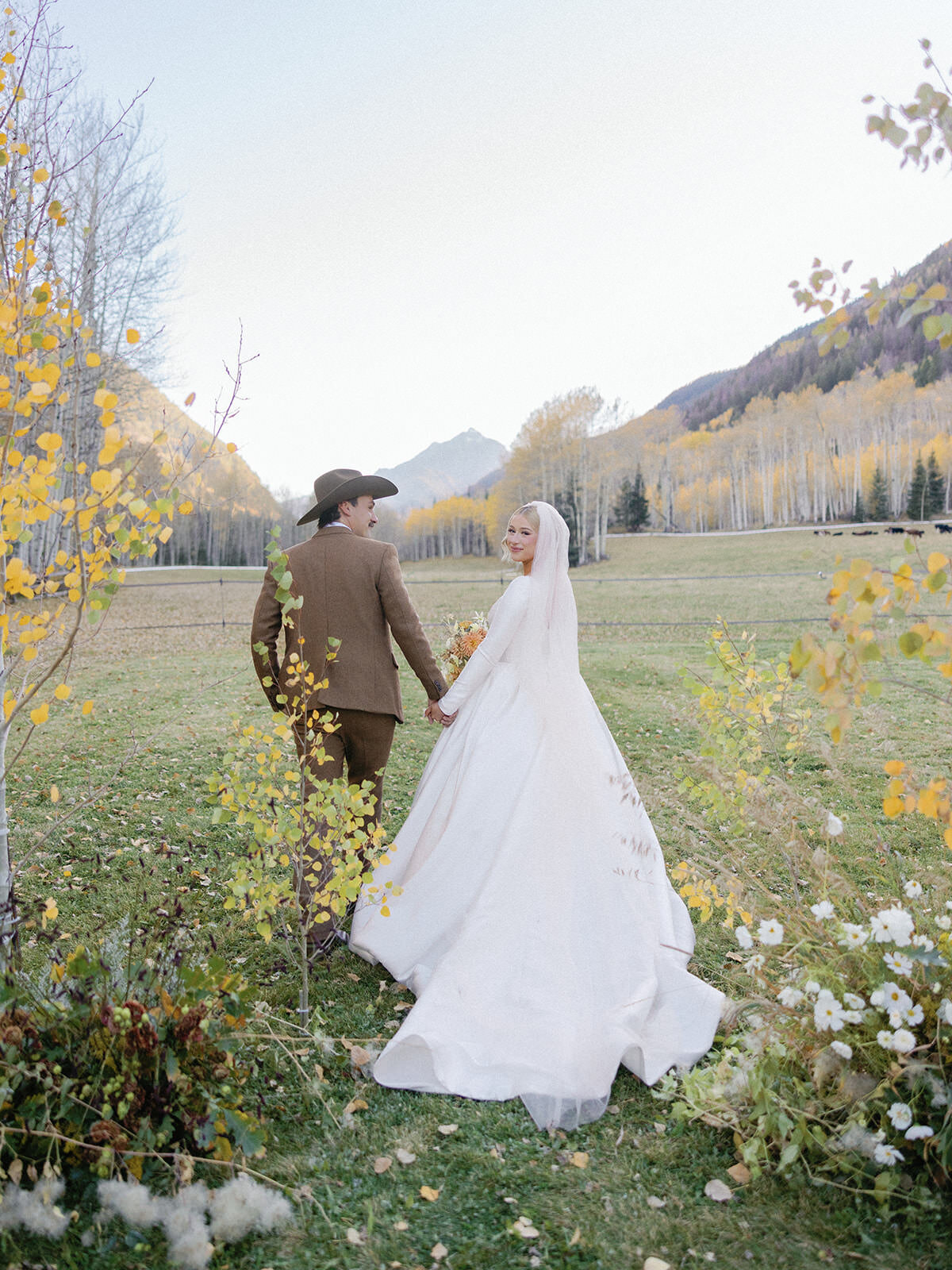 Aspen fall tented wedding at t lazy 7 ranch_RxL-88