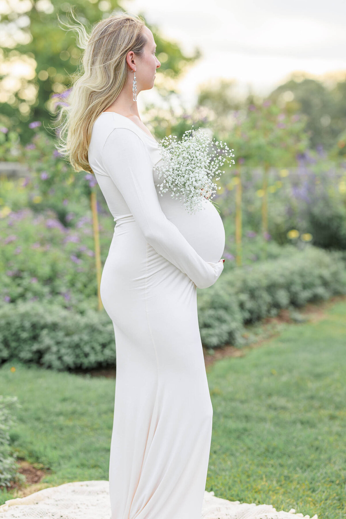 rose-garden-maternity-session-harkness-memorial-connecticut-34