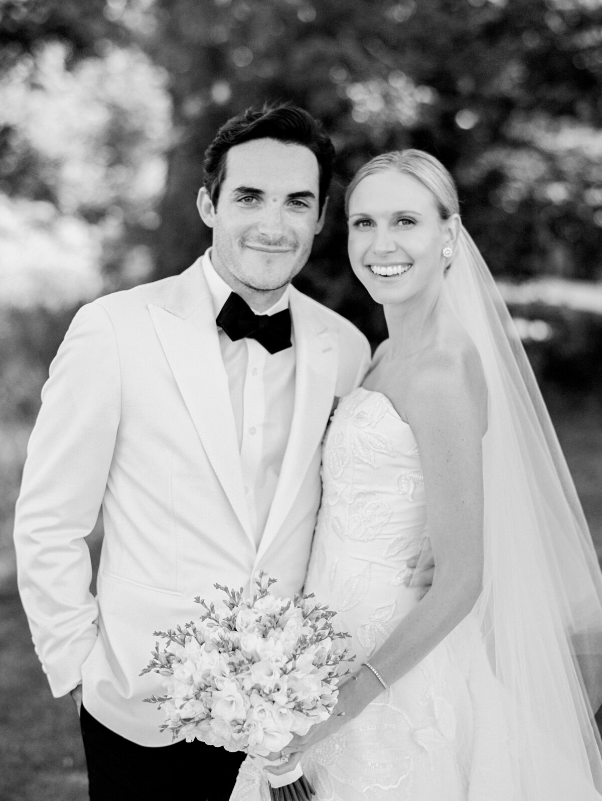 shoreacres-lake-bluff-tent-wedding-by-olivialeigh-28