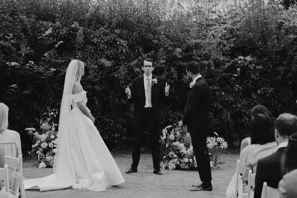 Issy-and-Bella-Floral-Design-Wedding-Florist-Herefordshire-Broadfield-Court-j&N61