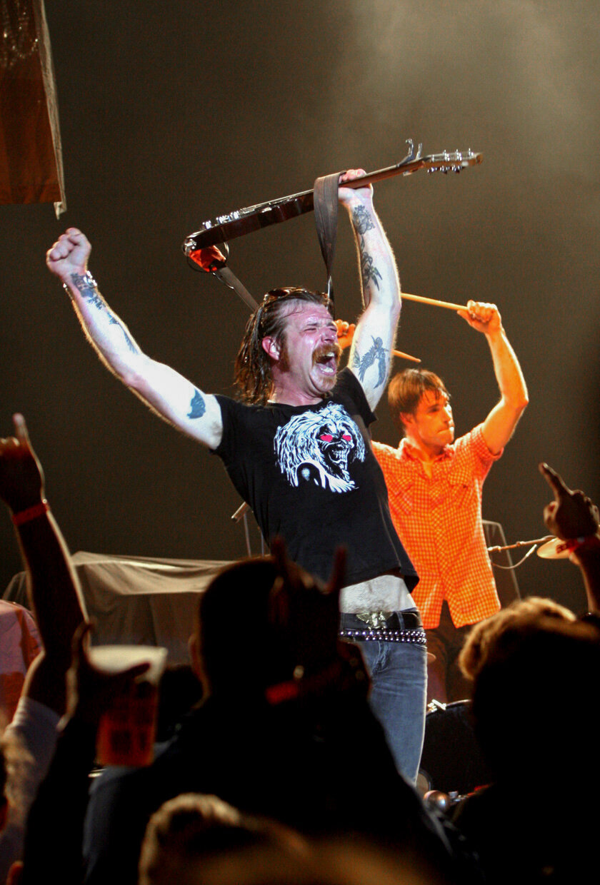 008-Eagles-of-Death-Metal-QOTSA-2006-Jesse-Hughes-Kelli-Hayden