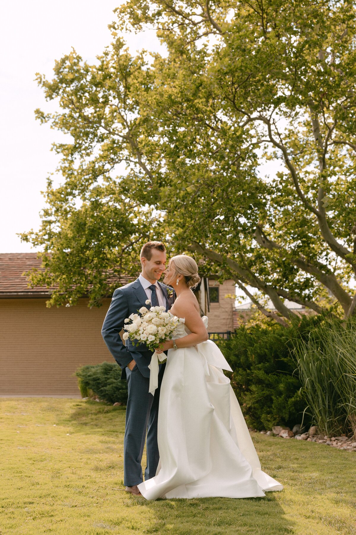 sloan-daniel-wichita-country-club-wedding-kayxbee-502