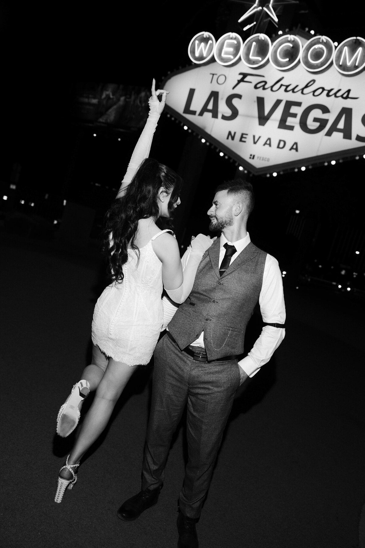 91riskyexposure_aimee-adrian_las-vegas-elopement-photography