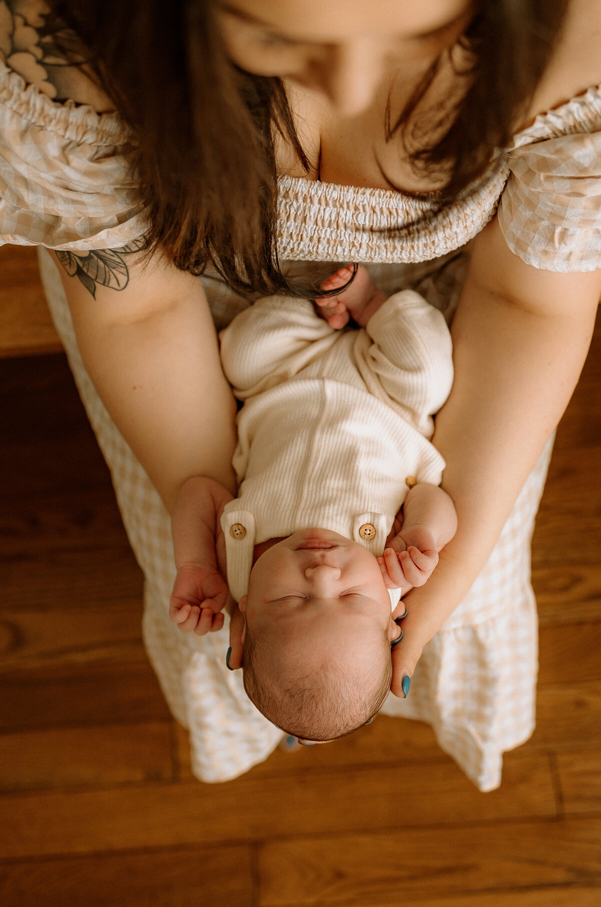 Celebrate the wonder of your life's newest miracle with my newborn photography in Calgary. Let's capture the beauty, awe, and innocence of your baby