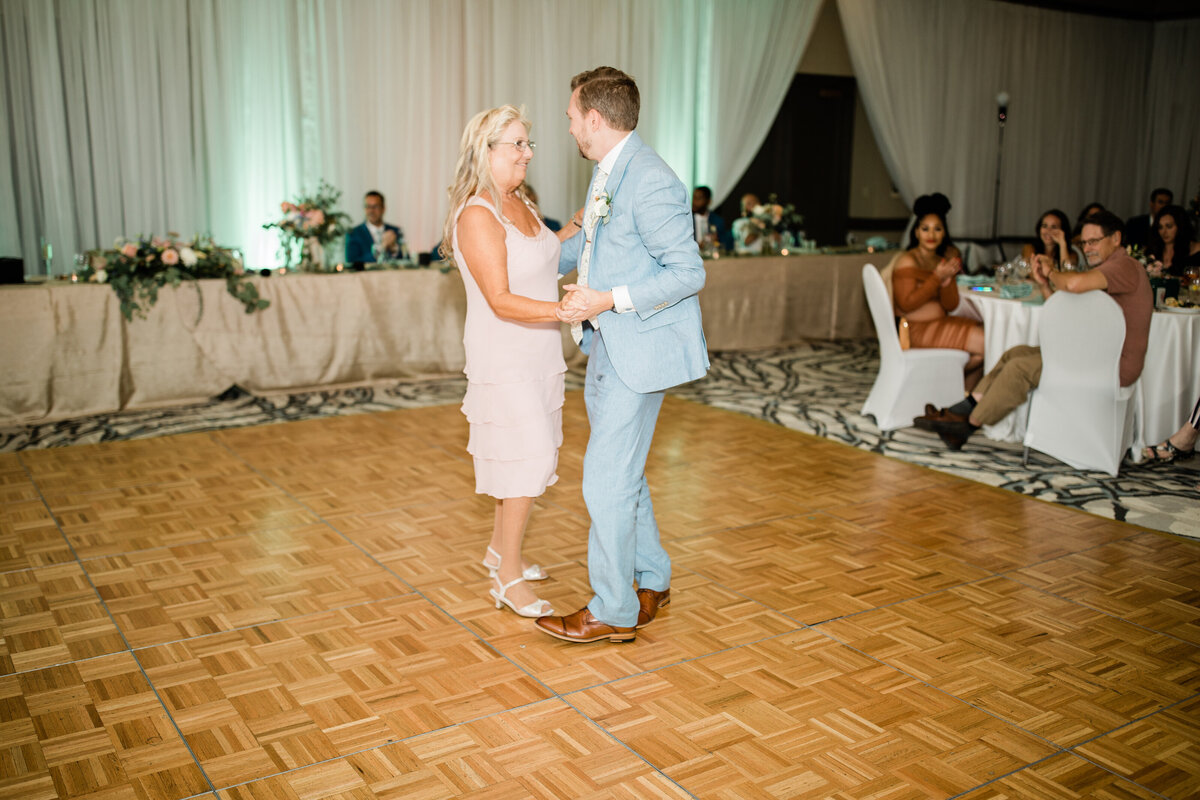 mother-son-dance