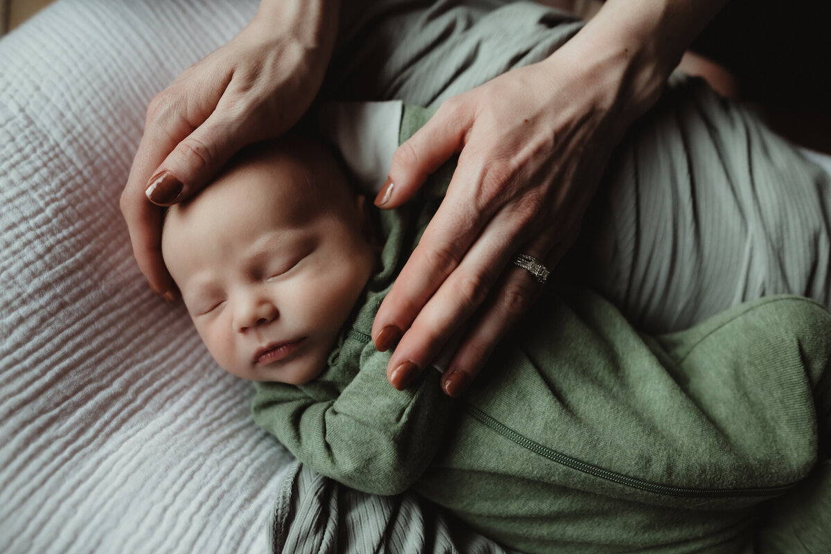 Lindsay-wilson-photography-in-home-newborn-27