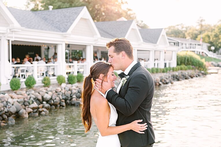 bay-pointe-inn-shelbyville-grand-rapids-michigan-wedding-photographer_0027