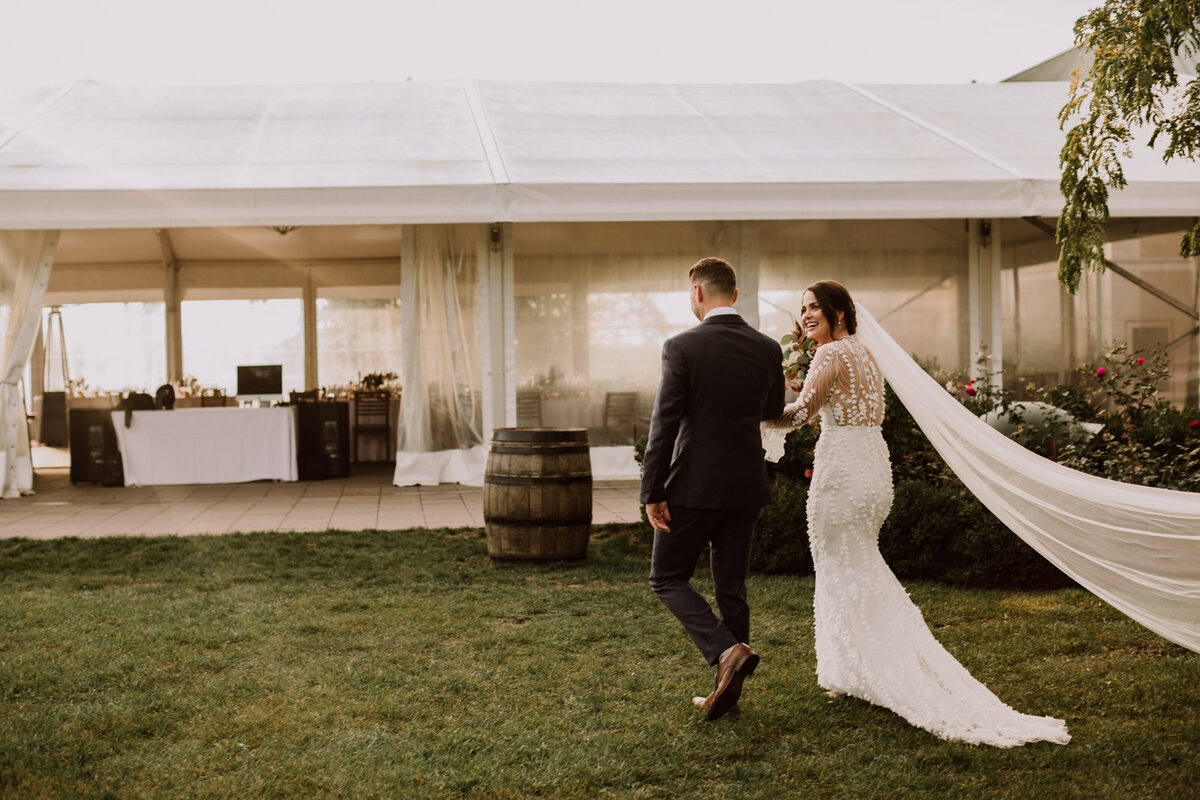 jaimie-scott-wedding-fall-autumn-chateau-des-charmes-niagara-26