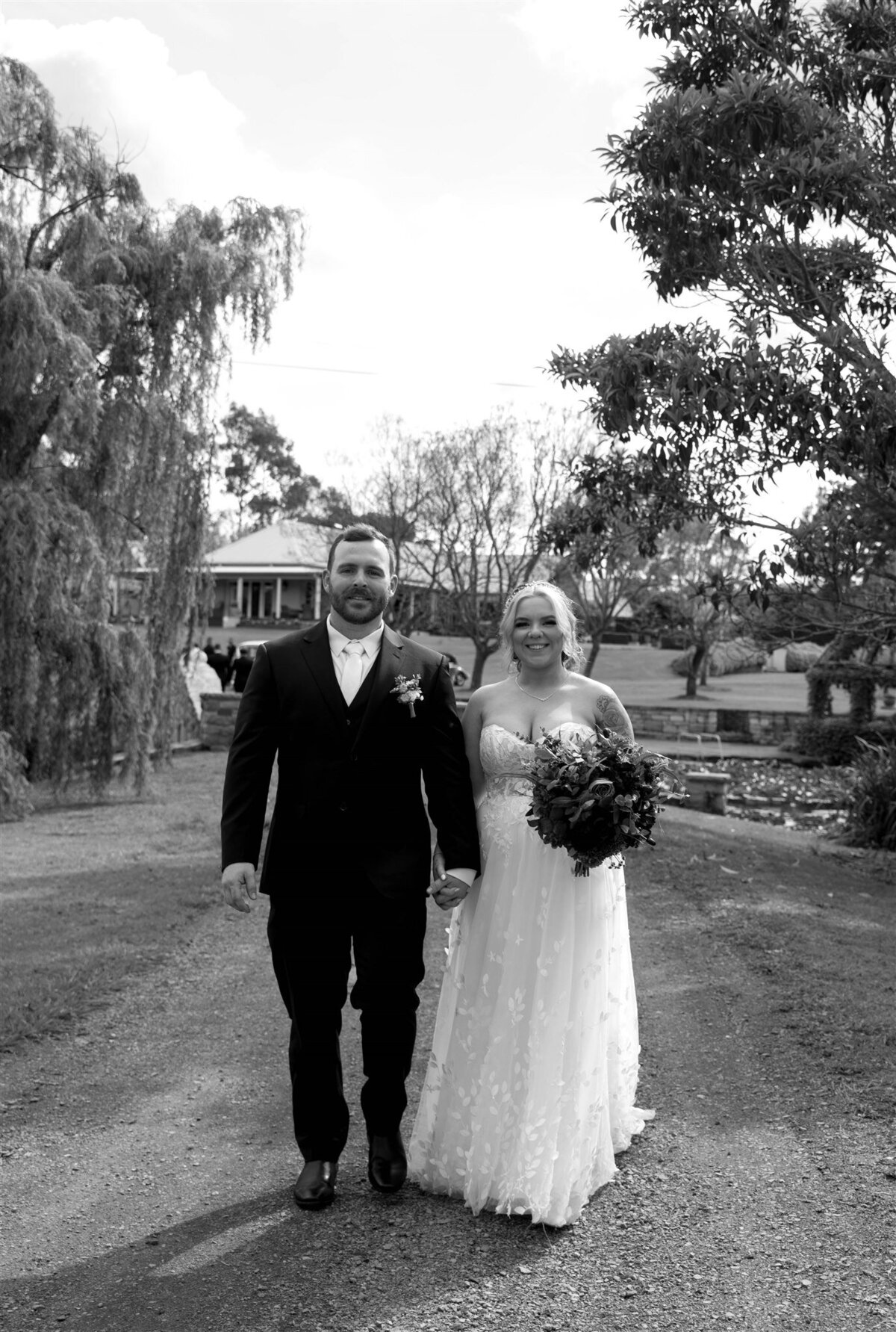 Laura & Brad Sneak Peaks -17