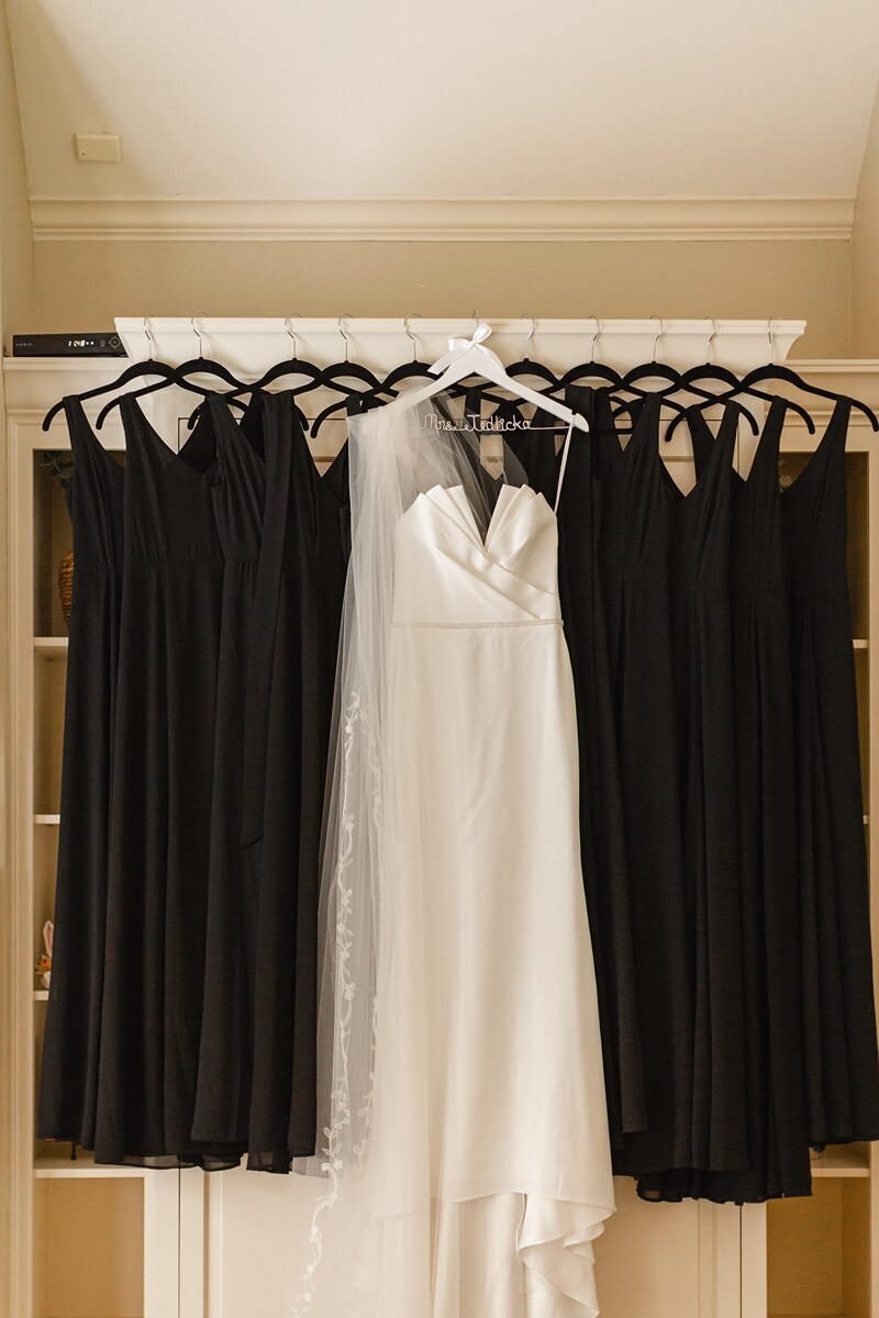Classic Wedding at City Church of Evansville with Reception at ECC020