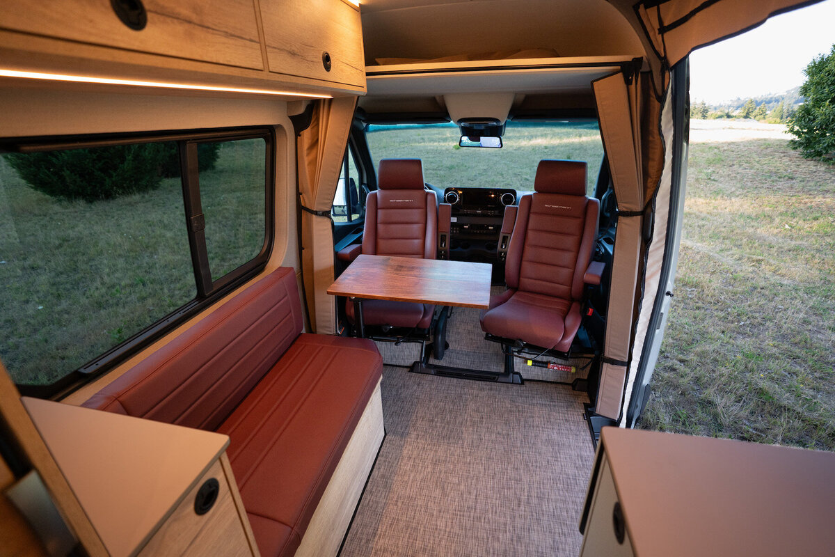 2_CeCeVan122_BenchmarkVehicles2025CeceVan122_BenchmarkVehicles2025_DSC3855