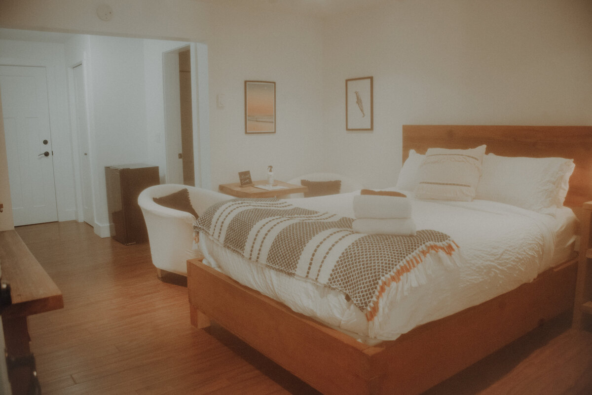Sleepy Bear Guest House Airbnb Photography Session Ucluelet British Columbia 45435