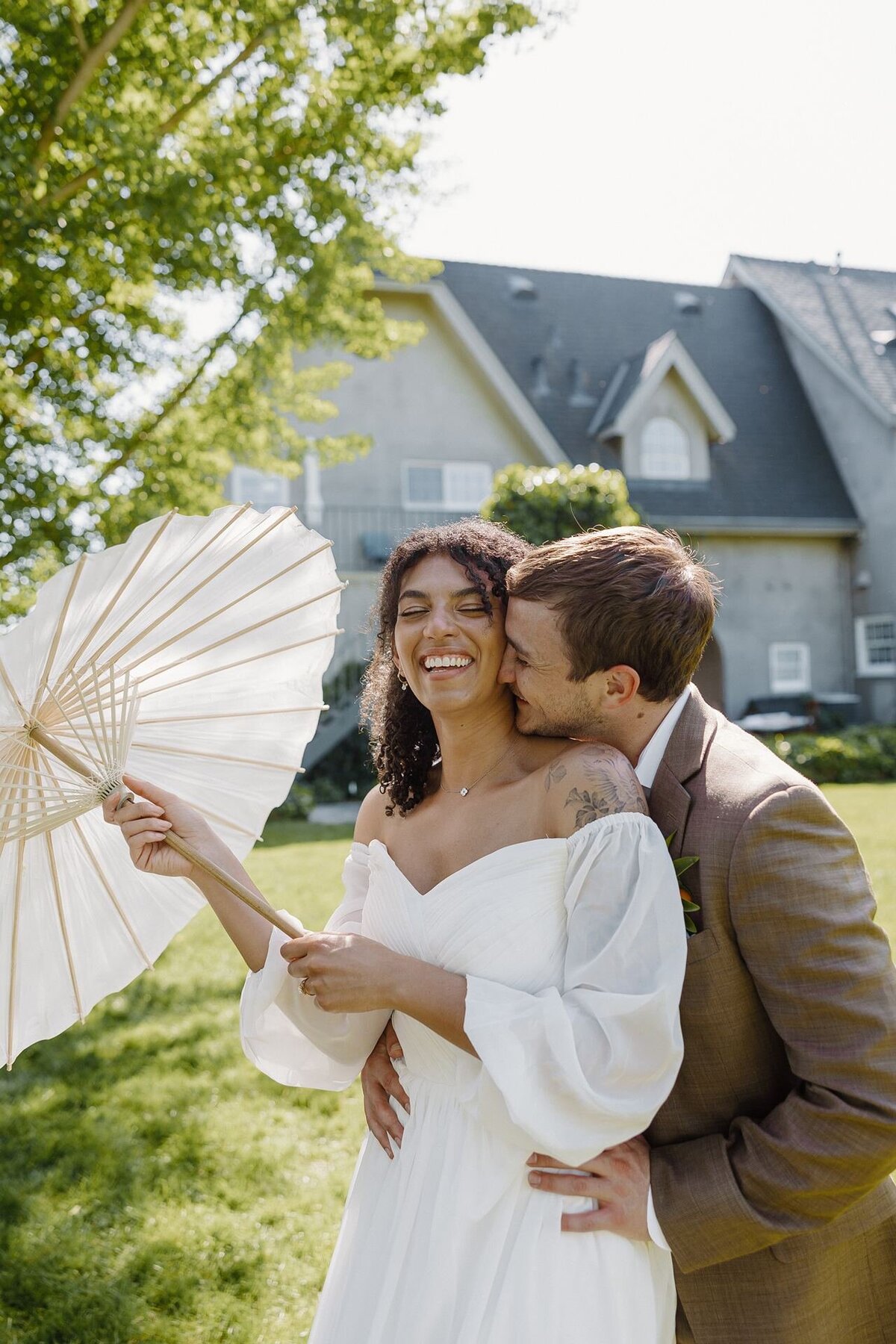 bride-and-groom-umbrella (1)
