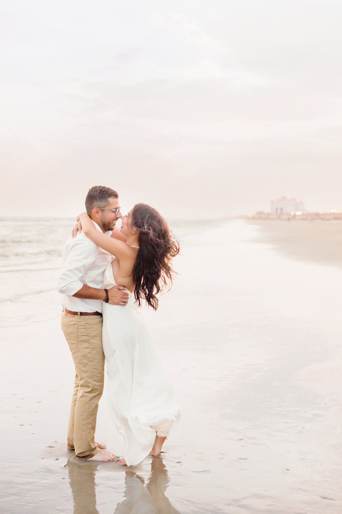 engagement-pictures-on-the-beach (10)
