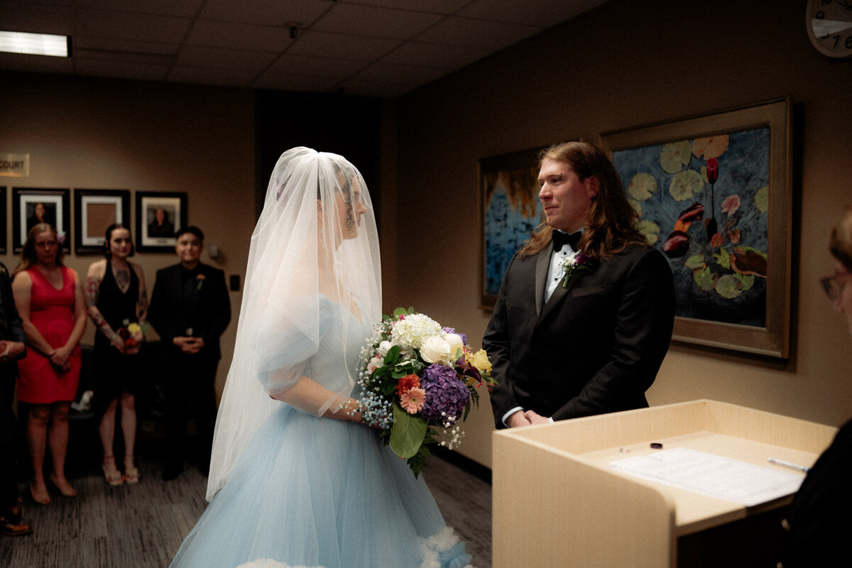 Couple exchange quick vows at Columbus courthouse