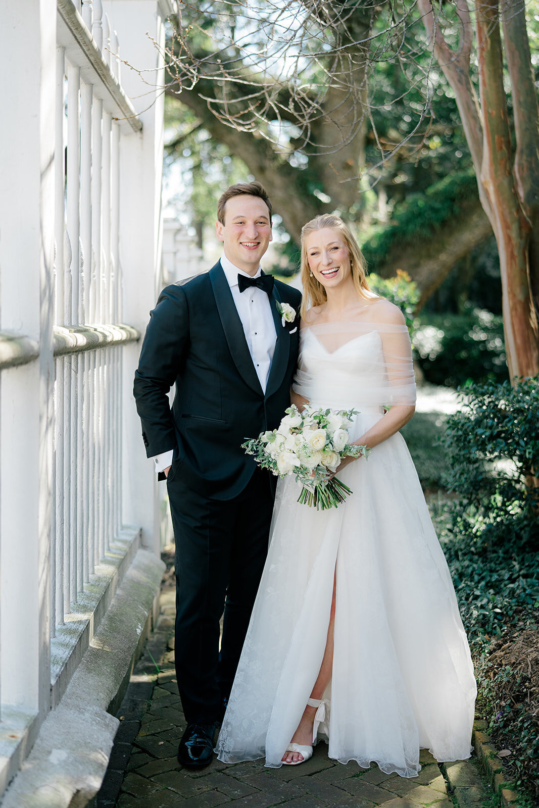 elevated_neutral_tones_governor_thomas_bennett_house_charleston_destination_wedding_photographer_wedding_Kailee_DiMeglio_Photography-237