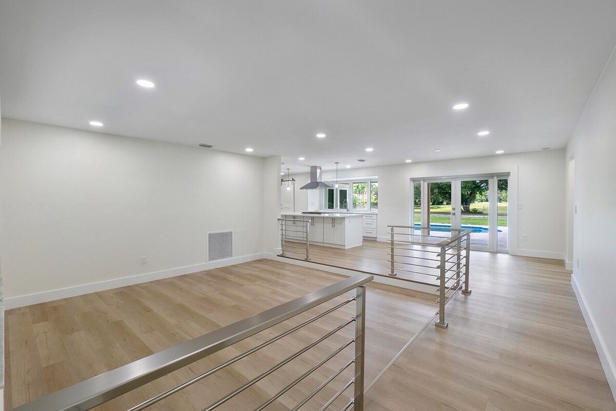MR Modern Aluminum & Glass Railings