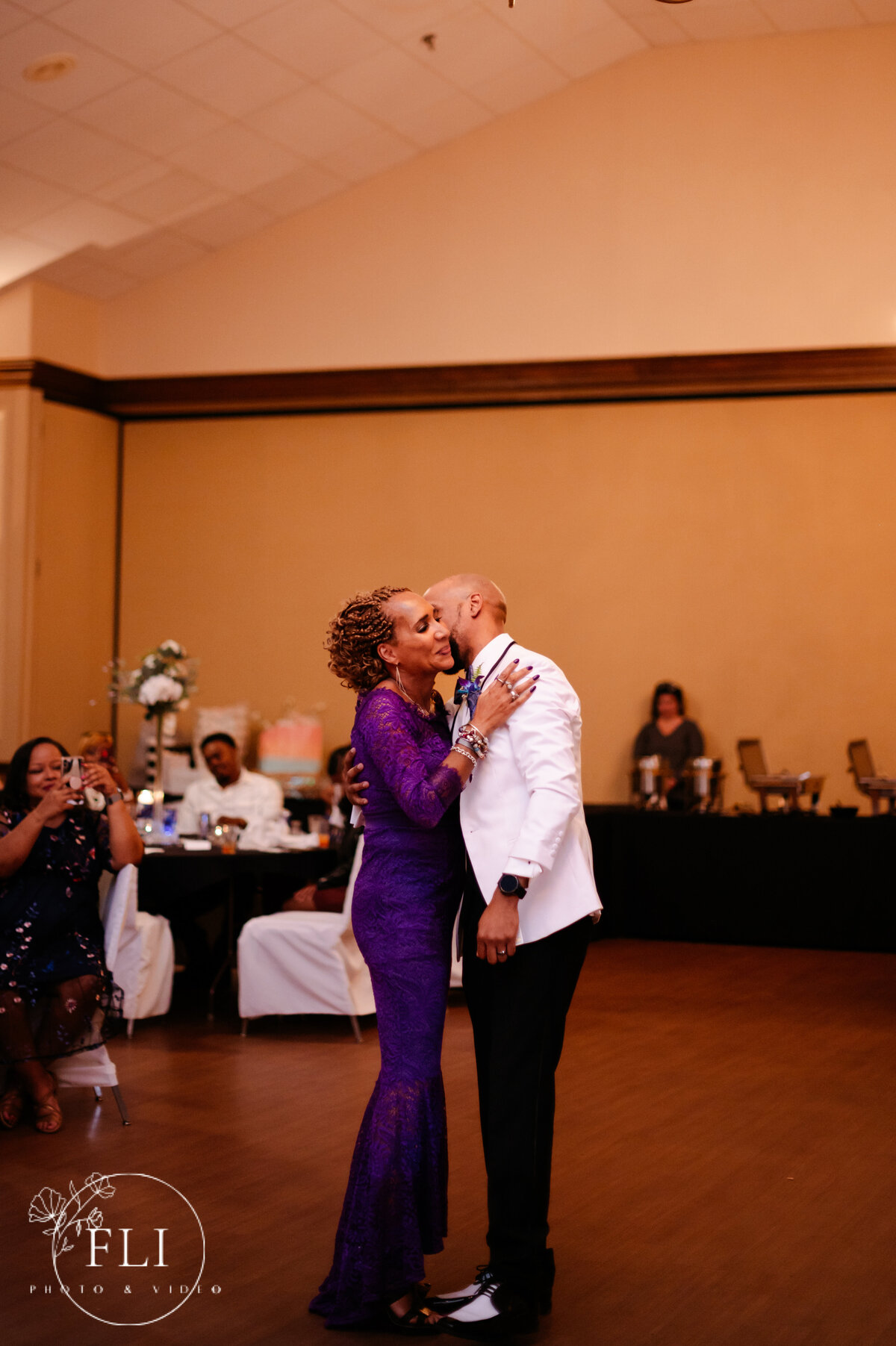 cincinnati wedding photographer videographer reception photos kolping event center 200