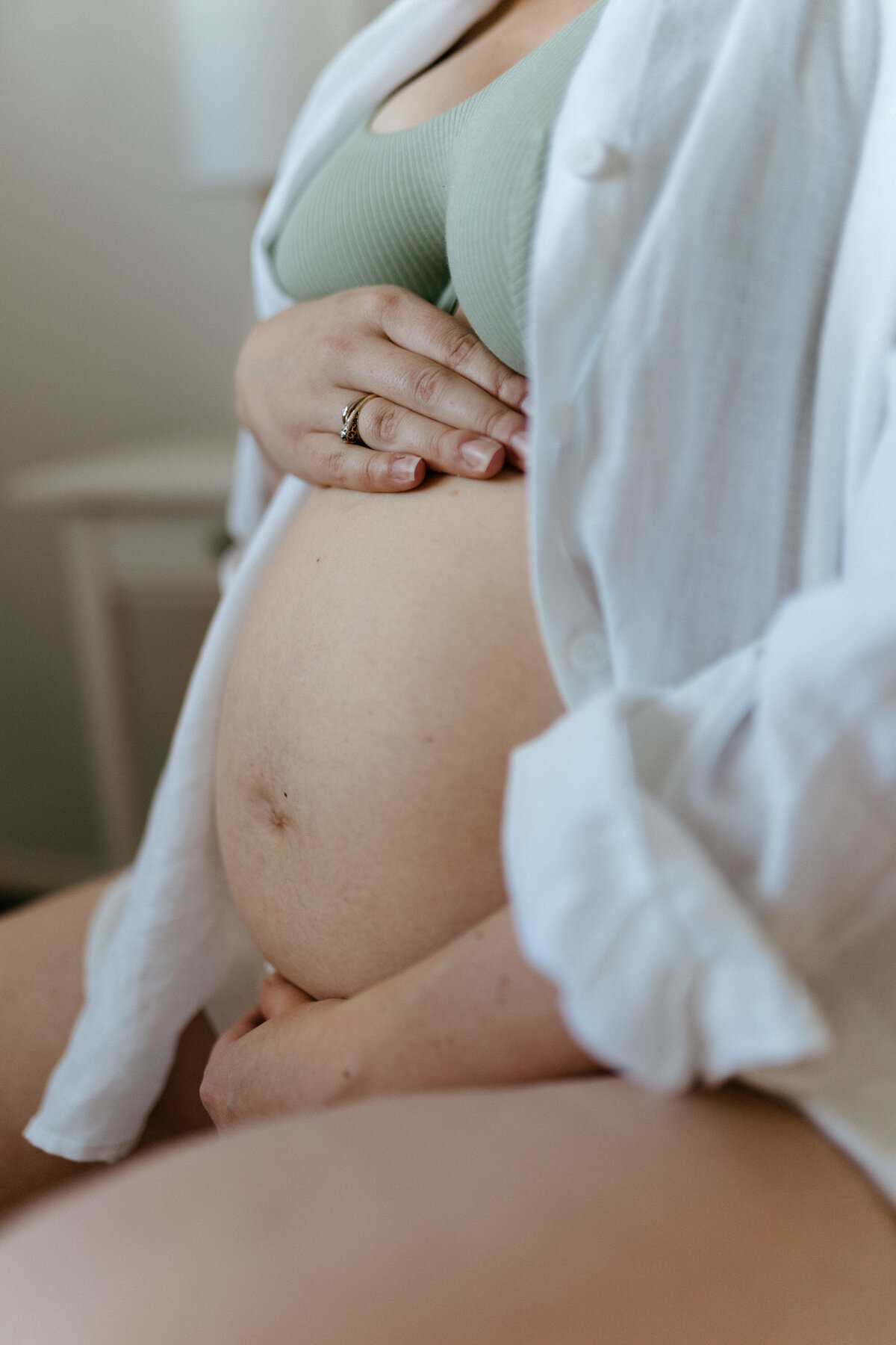 Brisbane-Maternity-Photoshoot-At-Home-Jessica-Anne-2