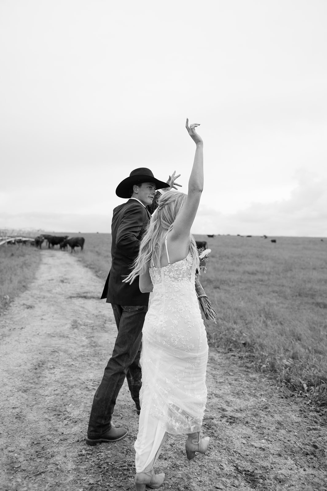presley-gray-cowboy-luxury-montana-wedding-4187