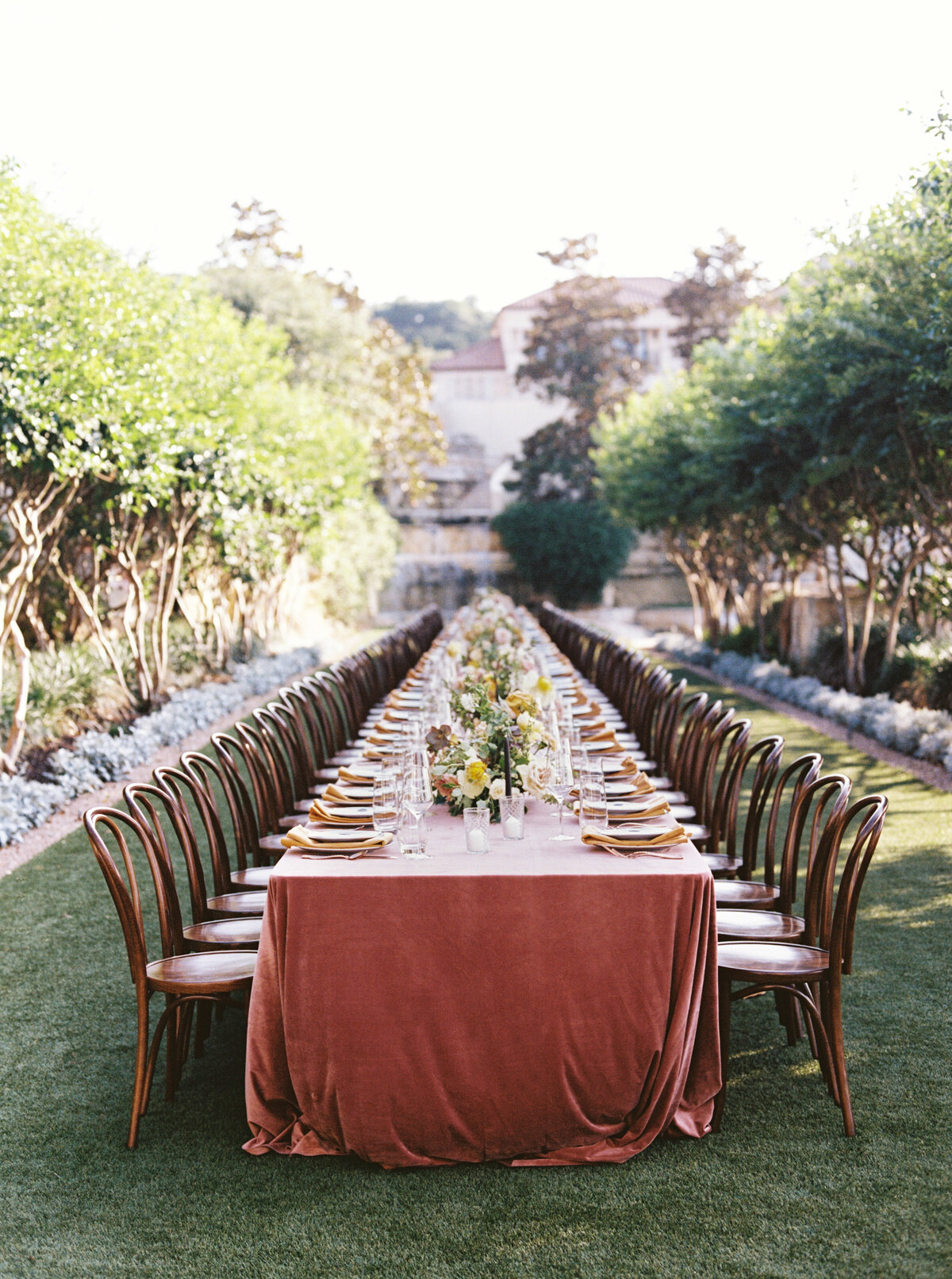 max-owens-design-italian-villa-wedding-17-long-table