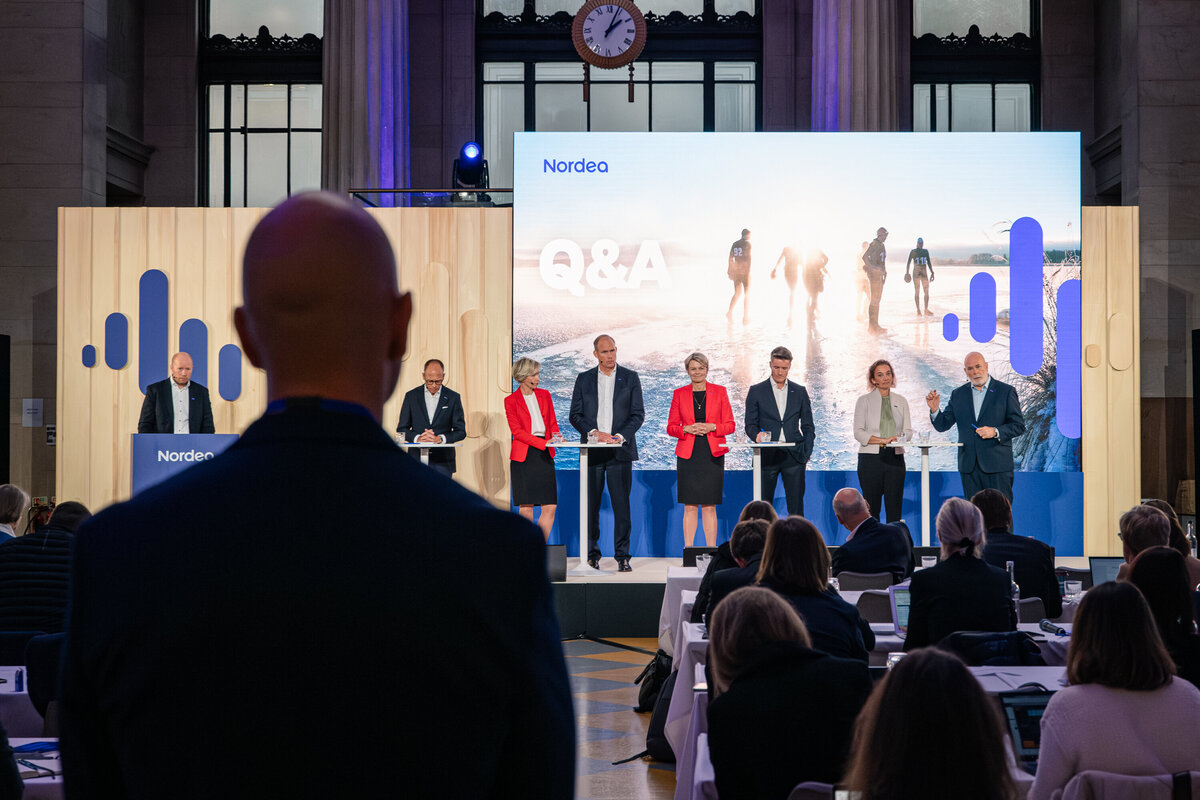 banking-conference-speaker-onstage-press-release-london-marc-james-photography-22