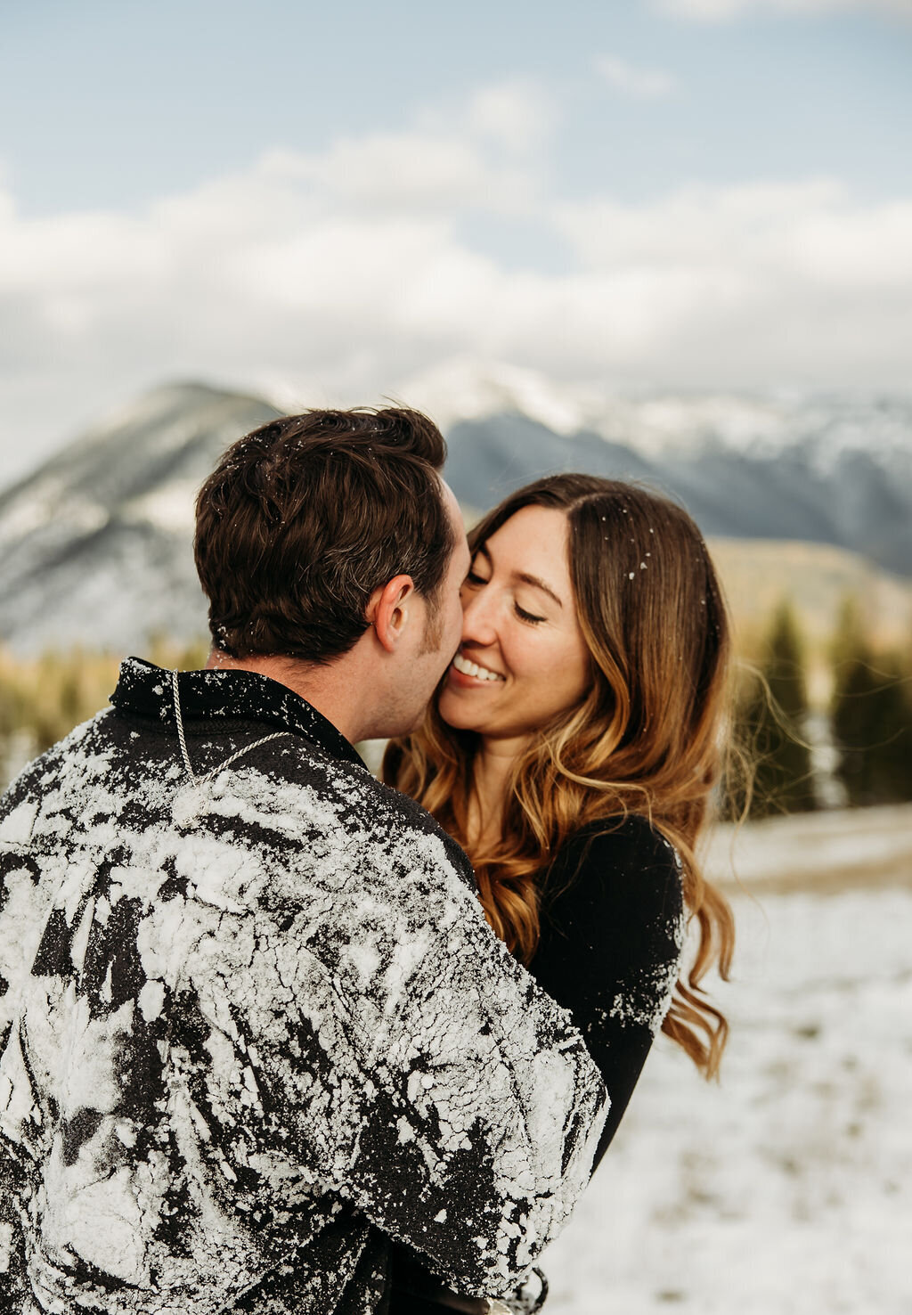 winterengagementsession-winterelopement-wintercouple-snowyengagementsession-54
