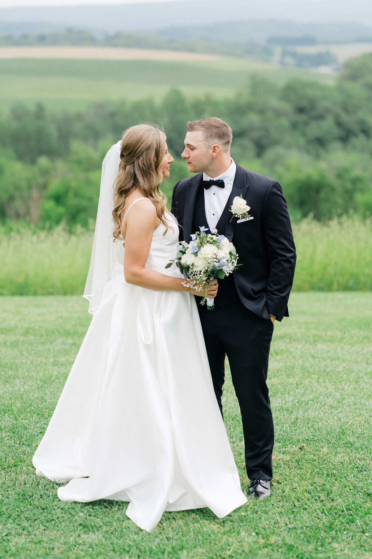 romantic-couple-photo-company-stables