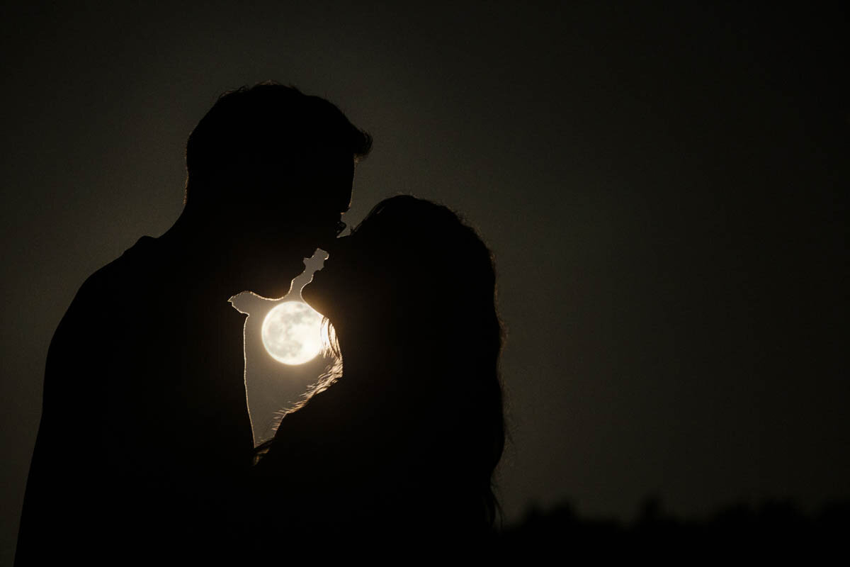 full-moon-engagement-session