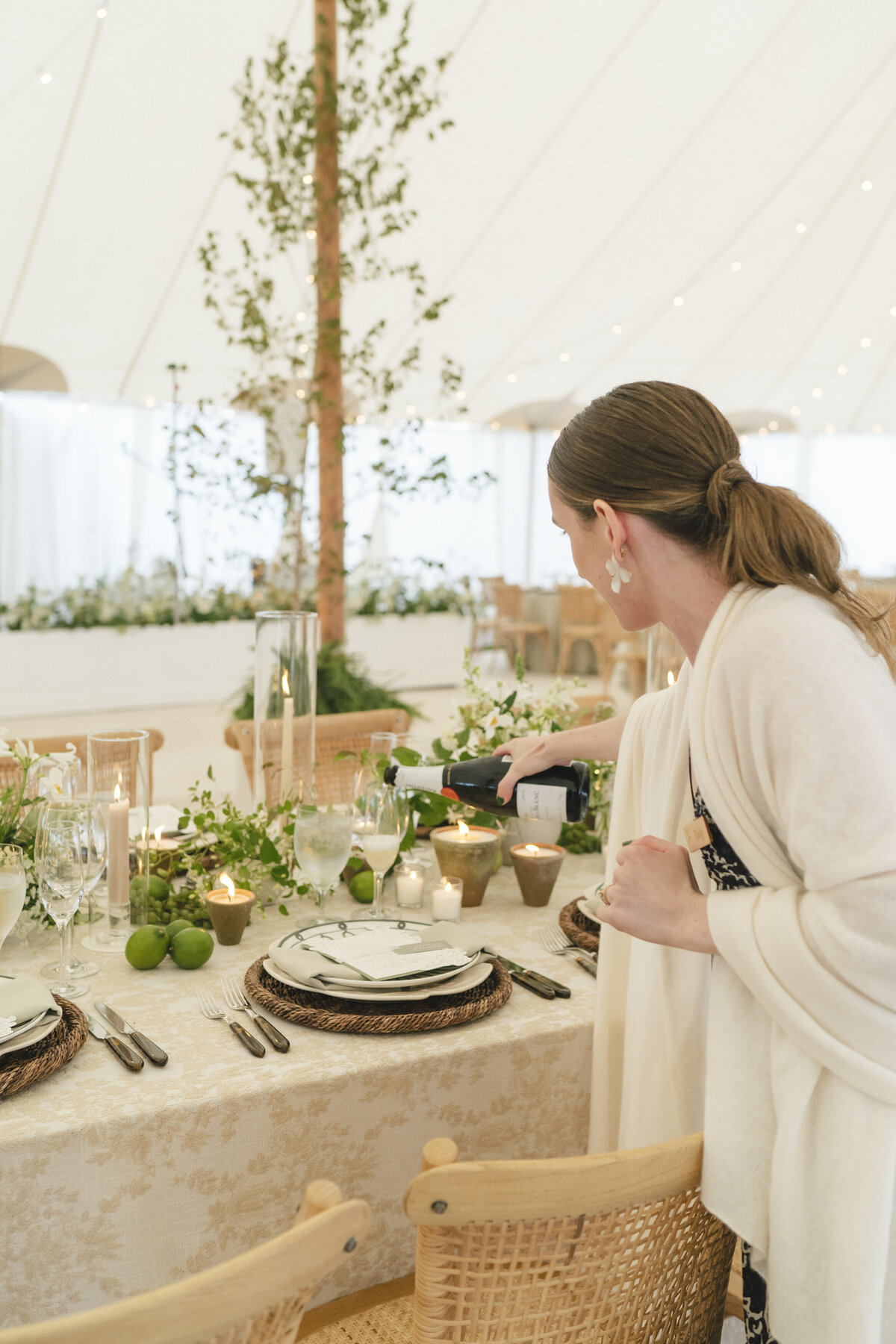 Marthas-vineyard-wedding-planner-kg-events-design-luxury-destination-weddings-private-events-corporate-events-edgartown-ma-event-designer-outdoor-tented-wedding-reception-island-wedding-vogue-wedding-pohogonot-25