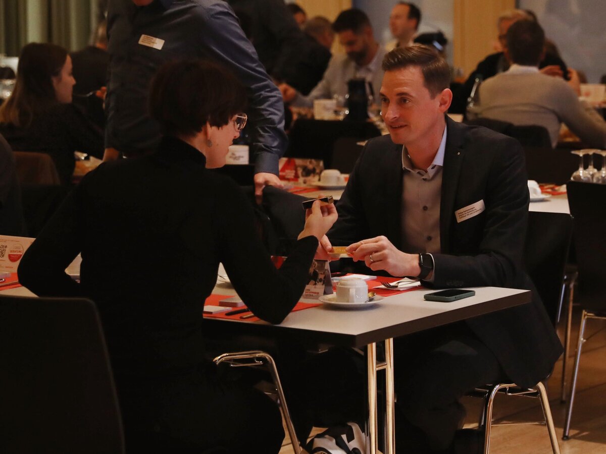 meralunastudio-werbeagentur-schweiz-zuerich-portfolio-jungunternehmerzentrum-flawil-martini-forum-2022 (7)
