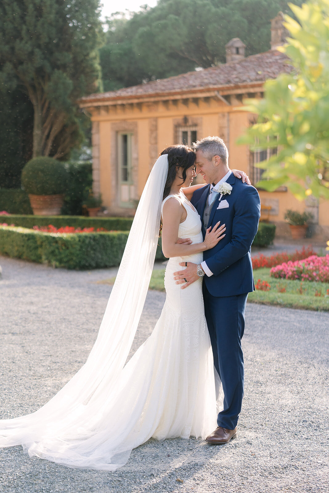 Groom and bride at the Tuscan villa