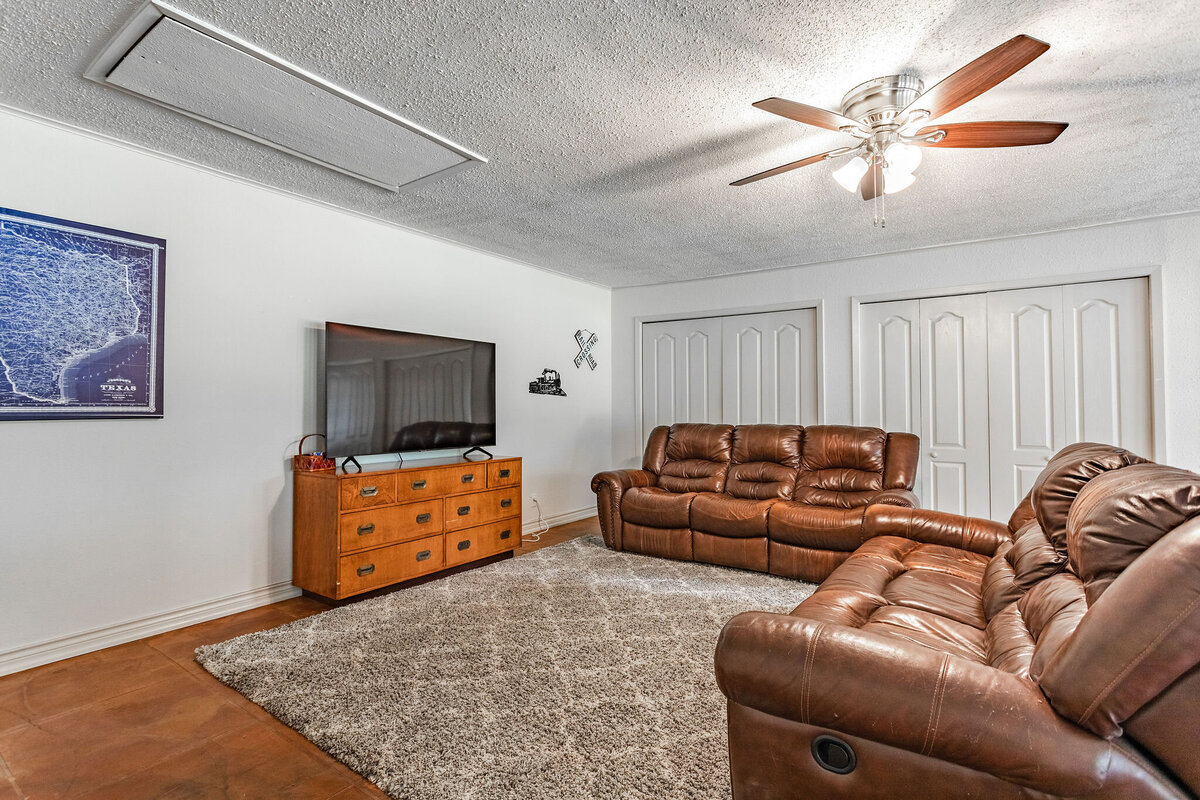 Comfortable living room with two couches and TV in this three-bedroom, two-bathroom ranch house for 7 with incredible hiking, wildlife and views.
