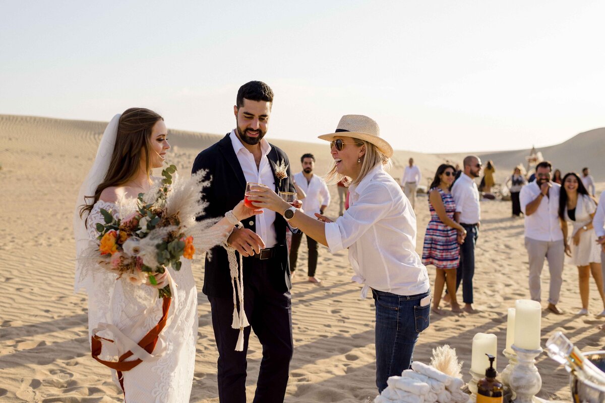 rock-your-event-wedding-styling-planner-designer-dubai-UAE-sand-dunes-elopement