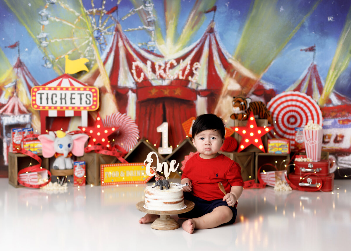 Circus cake smash, carnival cake smash