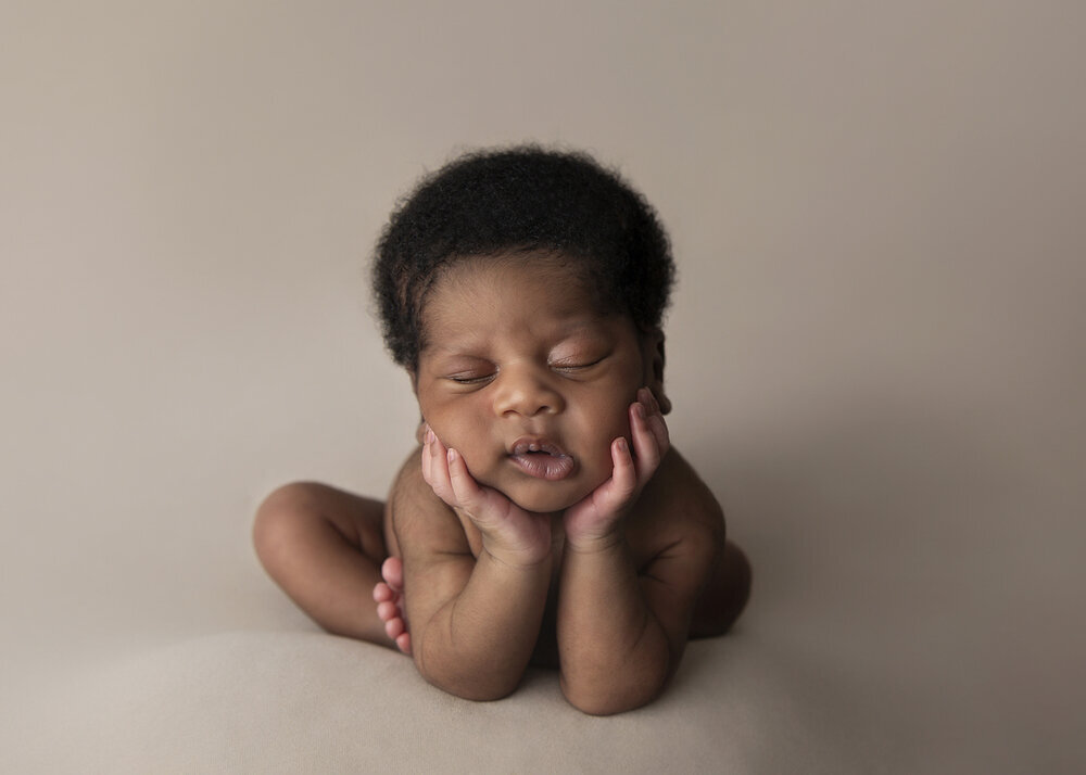 NEWBORN_BABY_BOY_FROGGYPOSE