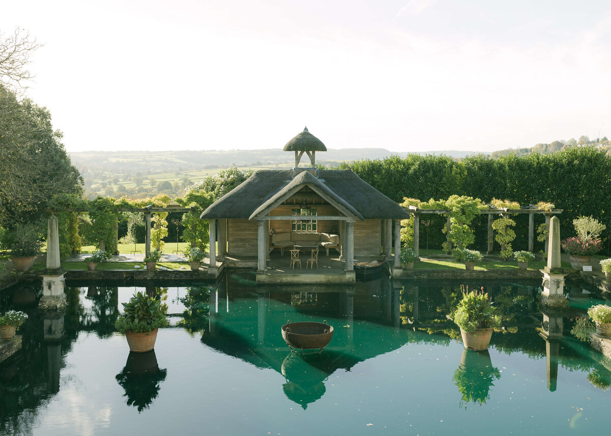 chloe-lowe-wedding-euridge-manor-cotswolds-boathouse-gardens