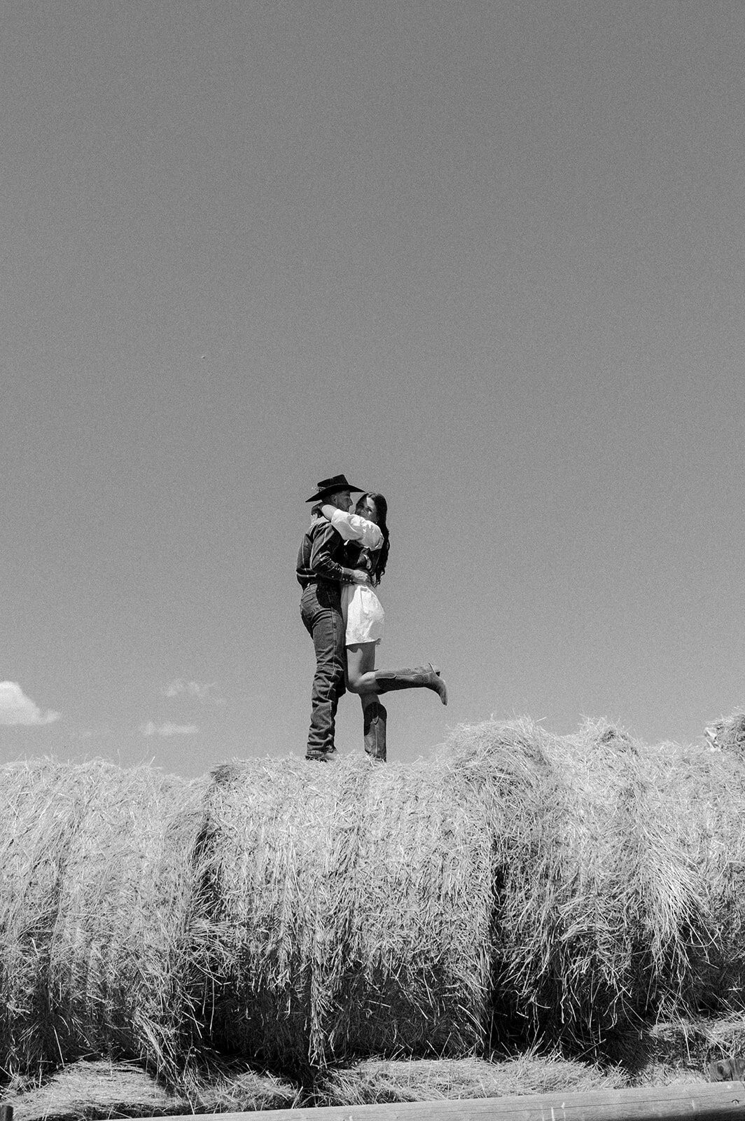 presley-gray-photo-haybale-forest-montana-elopement-7479-2
