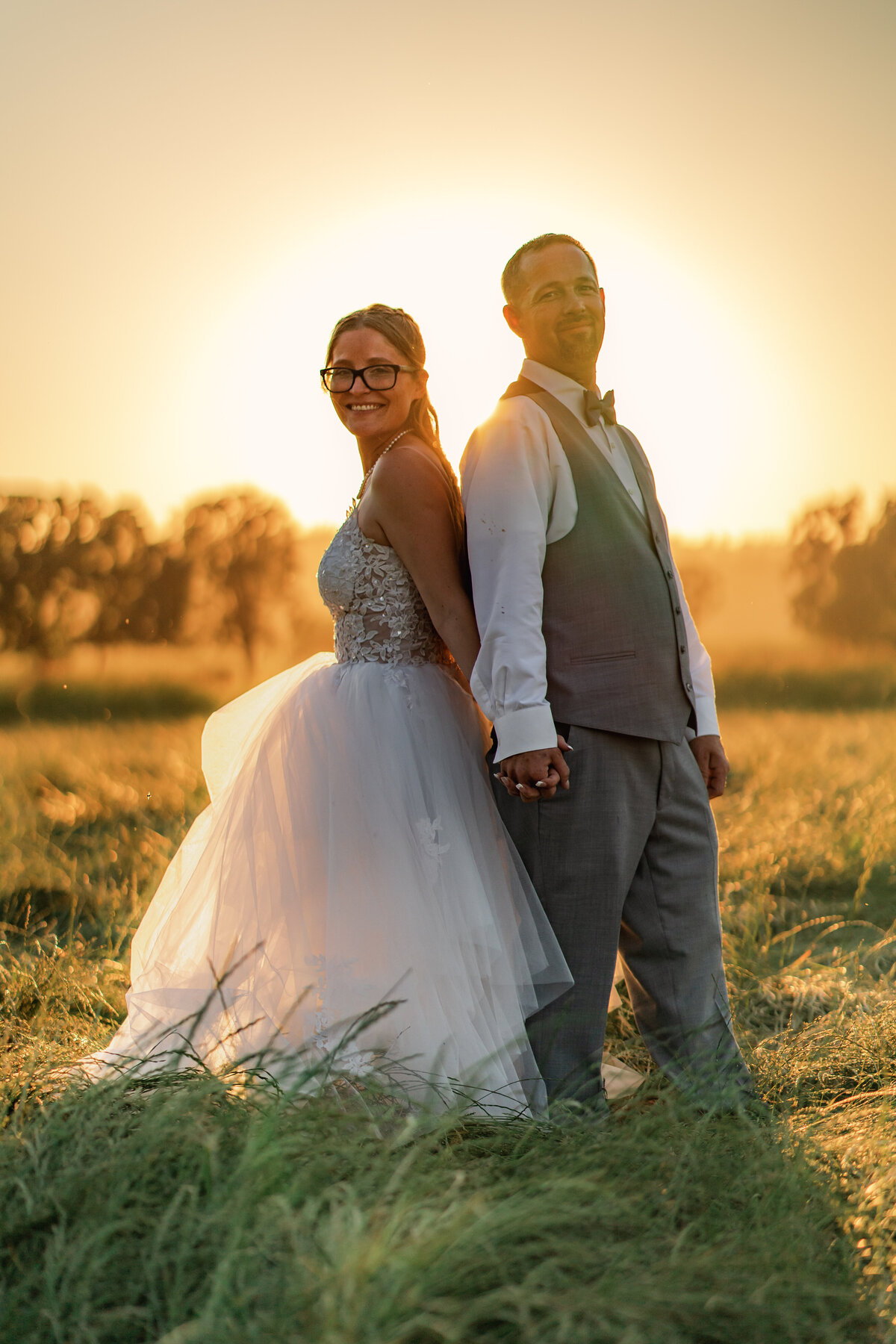 A photography session at the sunset with bride and groom