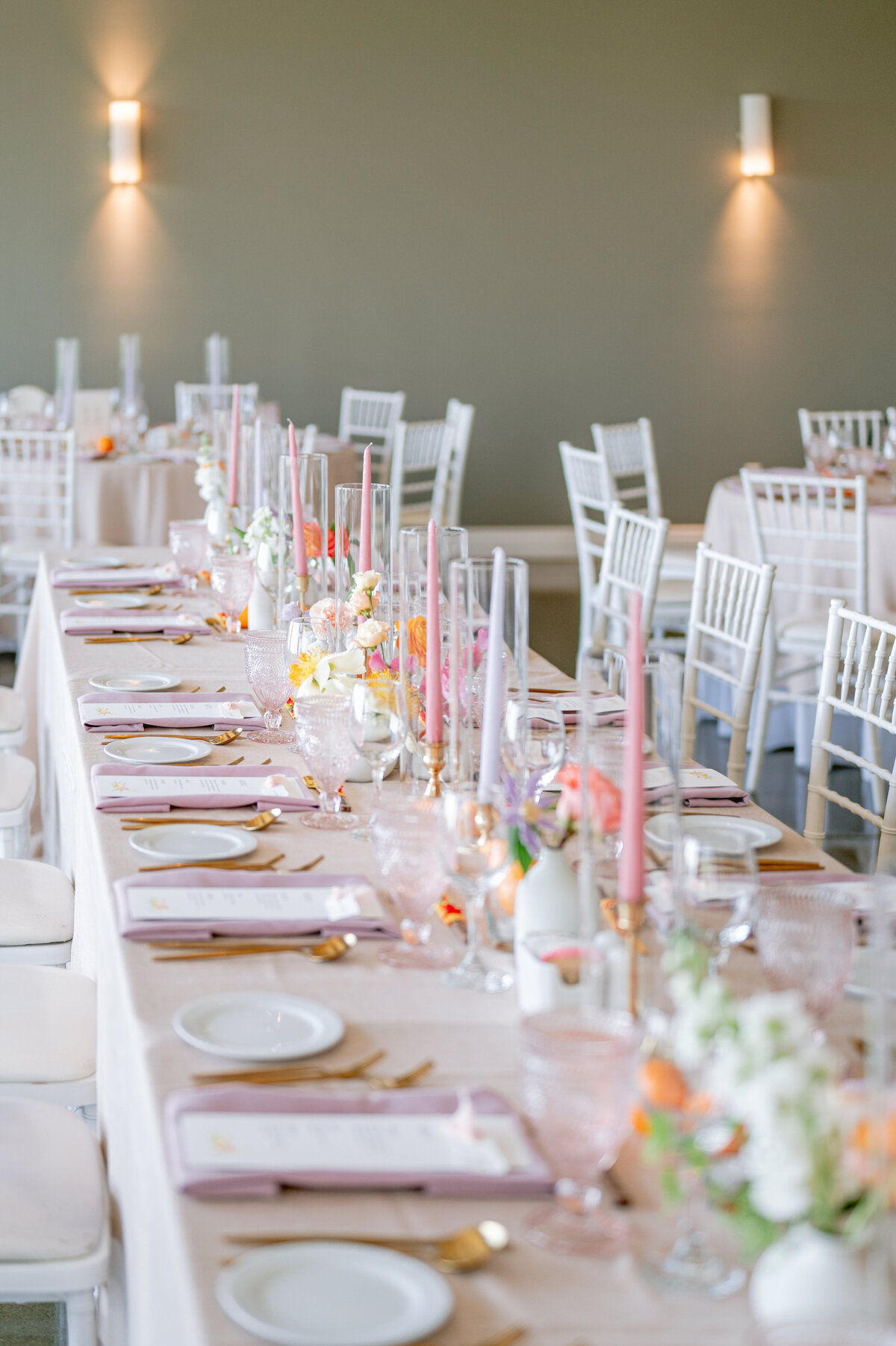 Le Belvedere-Bright-Spring-Floral-Wedding-Photography-by-Emma 16