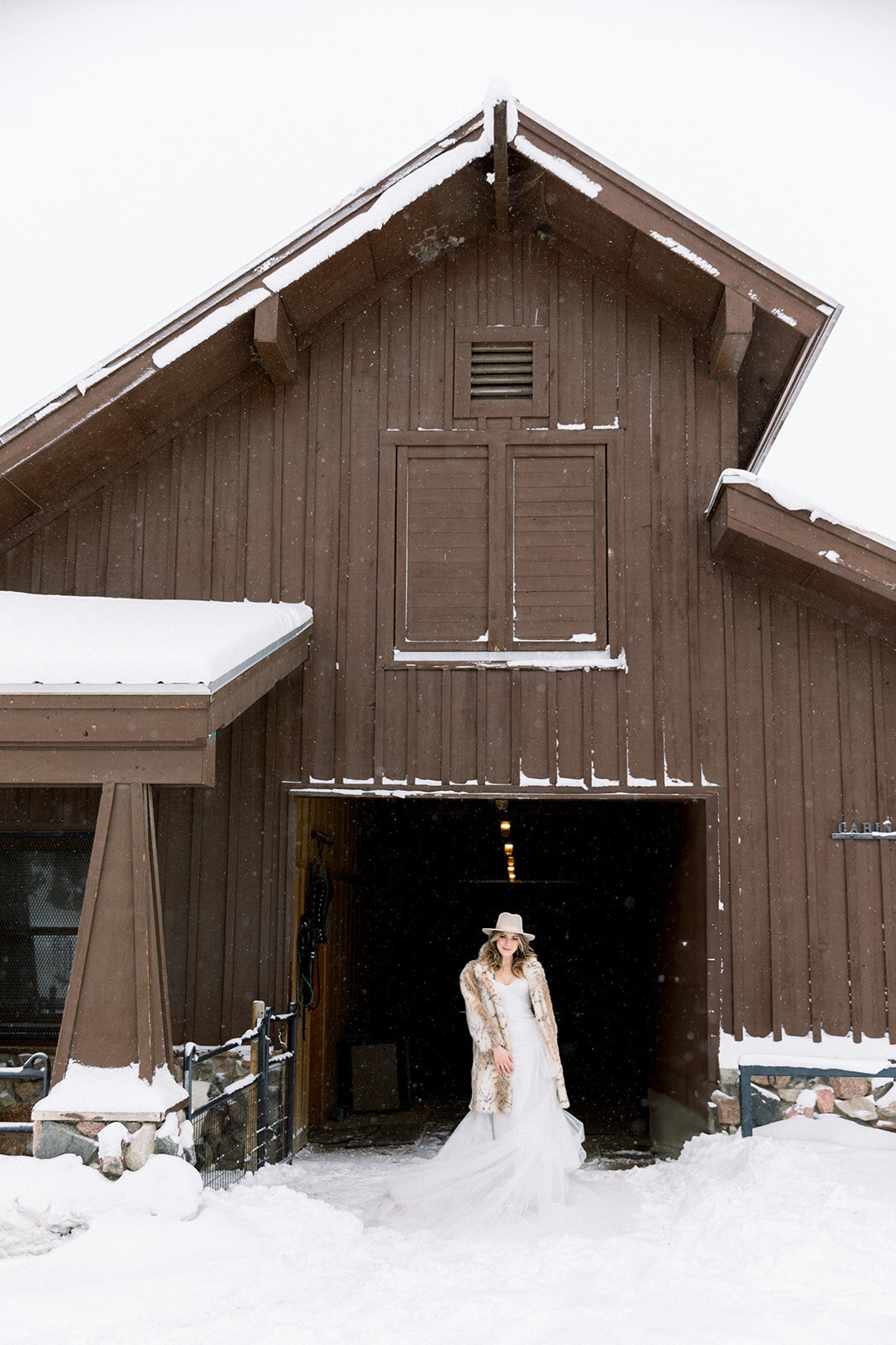 Devils_Thumb_Winter_Wedding_Editorial_by_Diana_Coulter_Submission-142