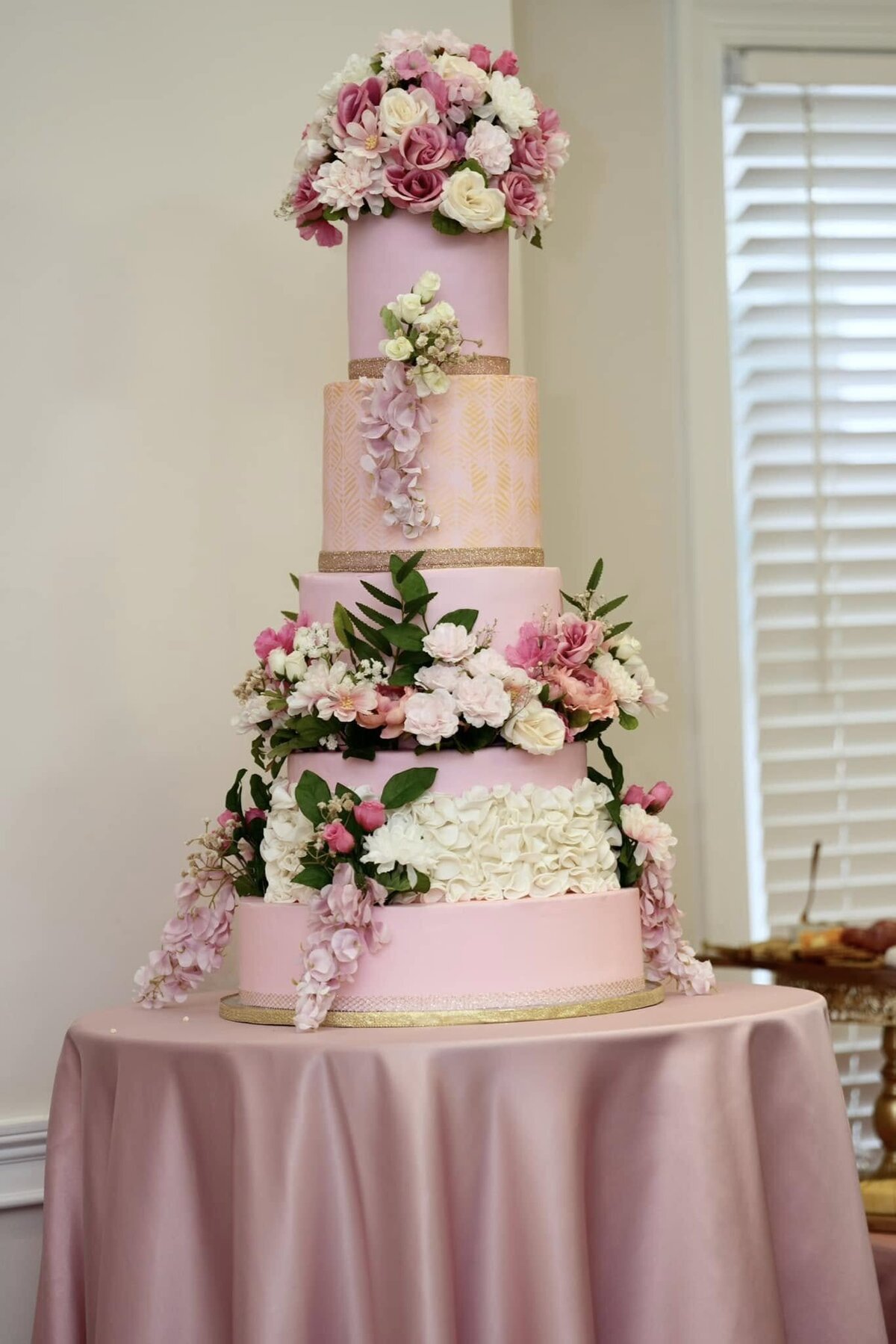 bridgerton-50th-birthday-party-cake