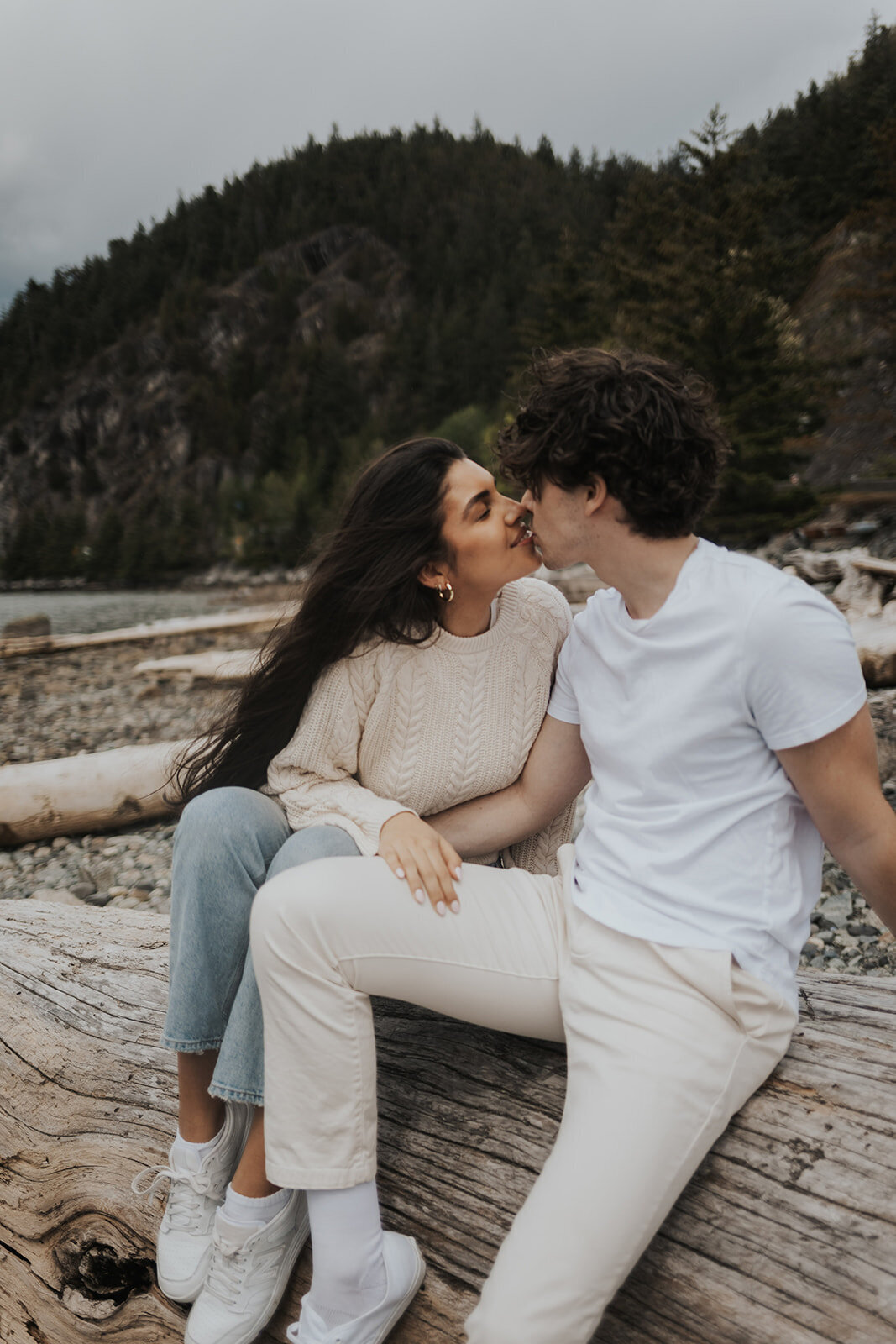 Photos by Canadian wedding and elopement photographer Sarah Rolles Photography